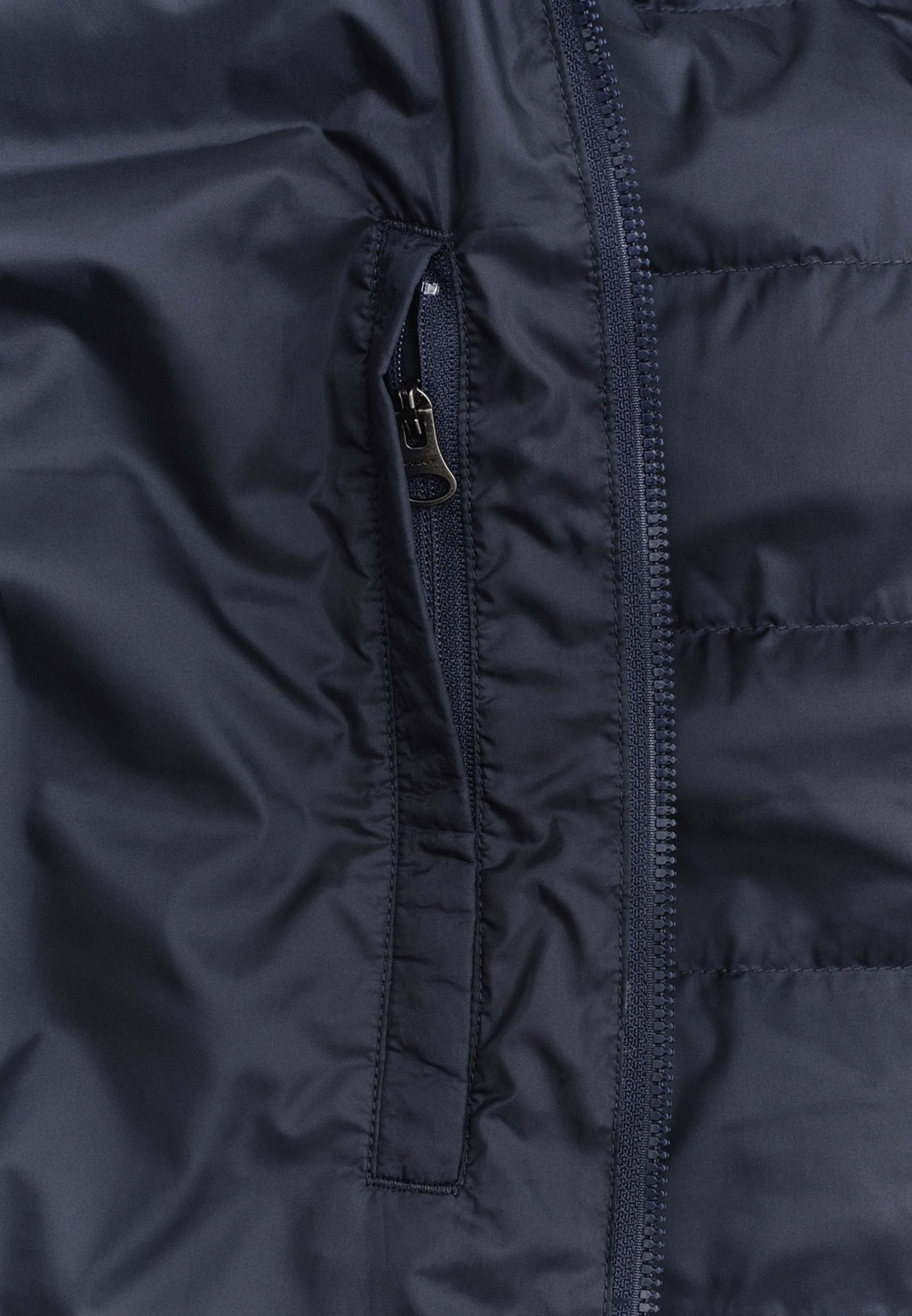 Light Down Jacket, från GANT, i färgen Evening Blue. Klicka för att öppna bilden i stort format
