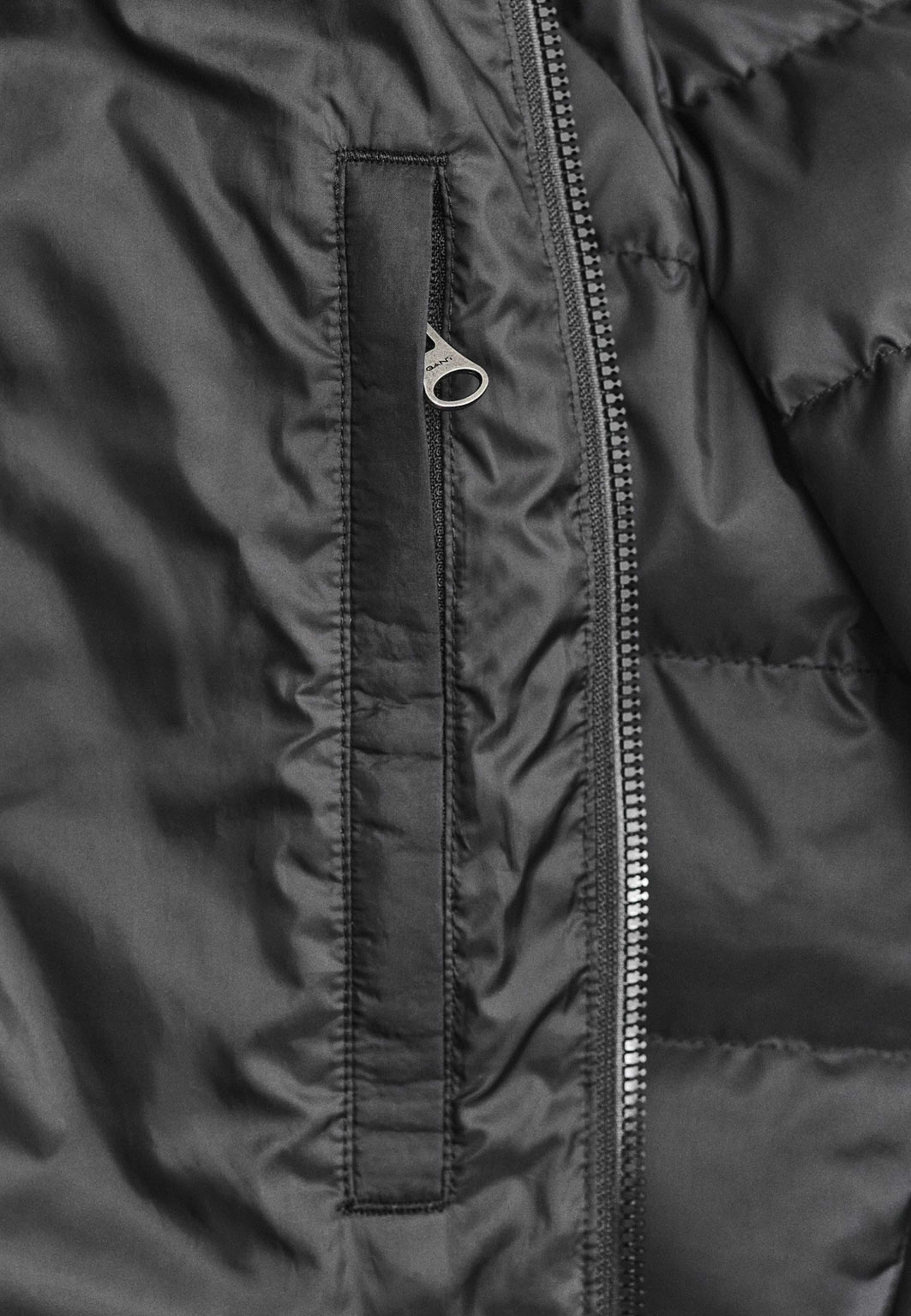 Light Down Jacket, från GANT, i färgen Black. Klicka för att öppna bilden i stort format