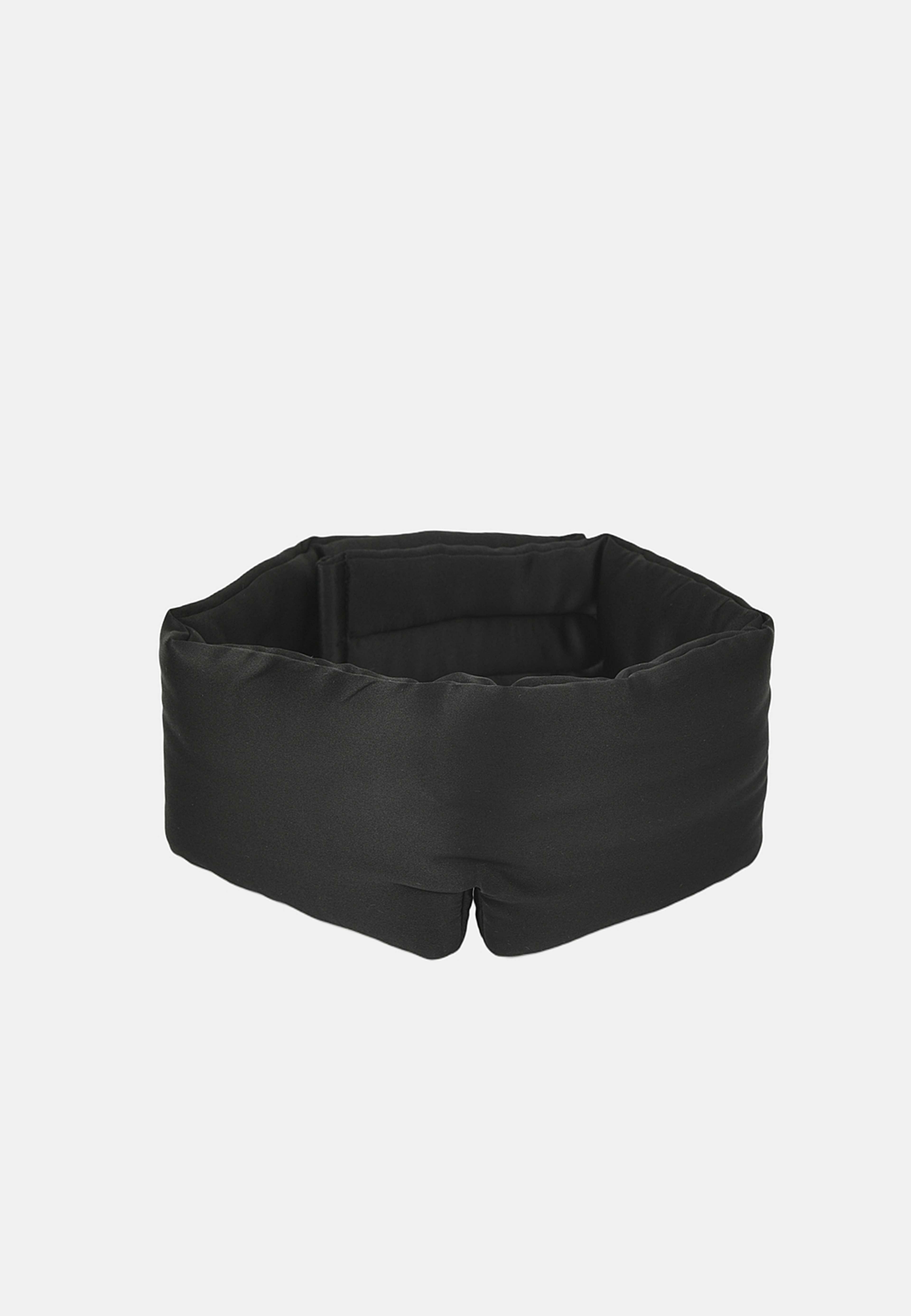 Silk Sleep Mask, från Å BEAUTY, i färgen Black. Klicka för att öppna bilden i stort format