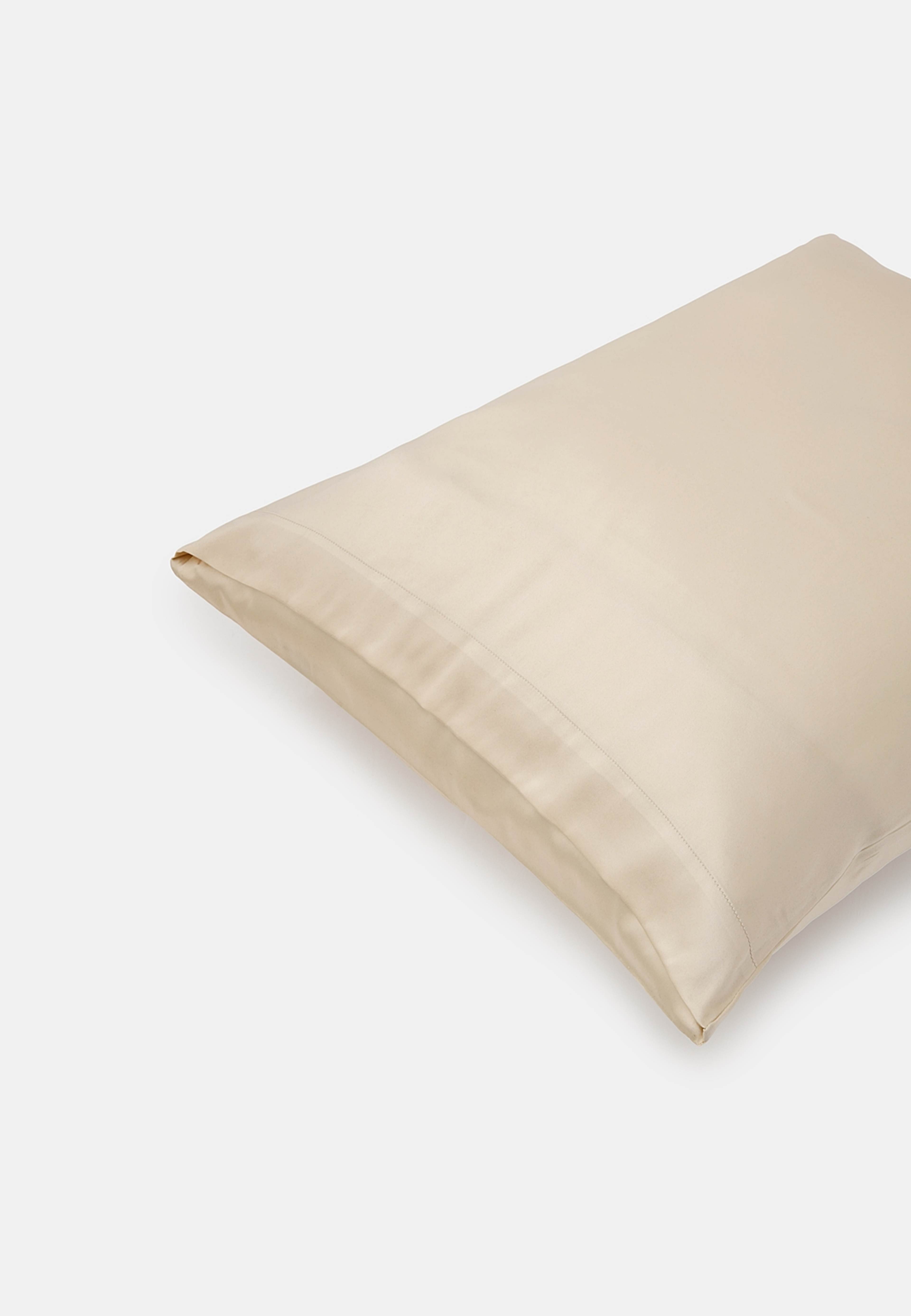 Silk Pillowcase, från Å BEAUTY, i färgen Champagne. Klicka för att öppna bilden i stort format