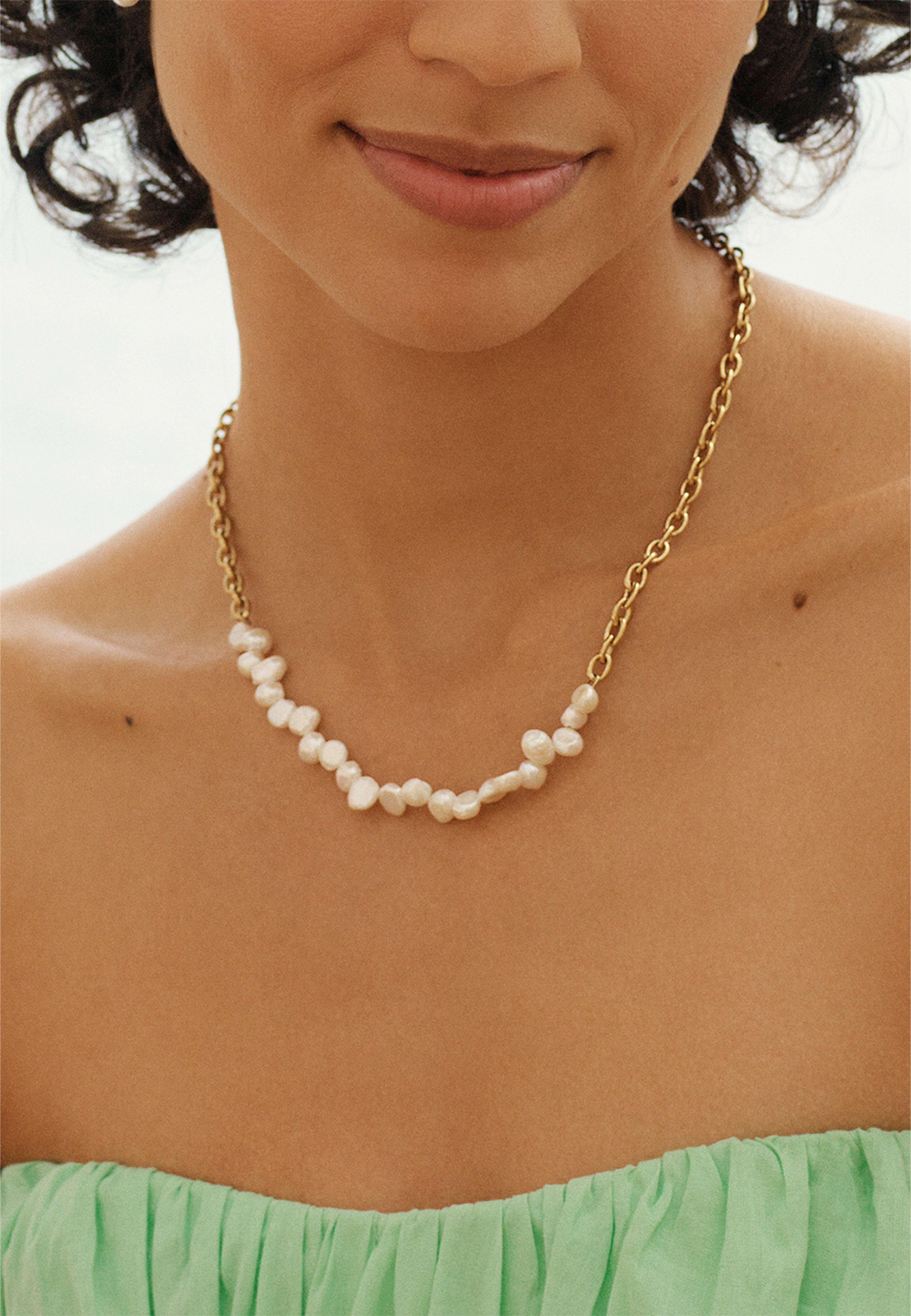 Breeze Necklace Multi Chain Gold, från Edblad, i färgen Gold. Klicka för att öppna bilden i stort format