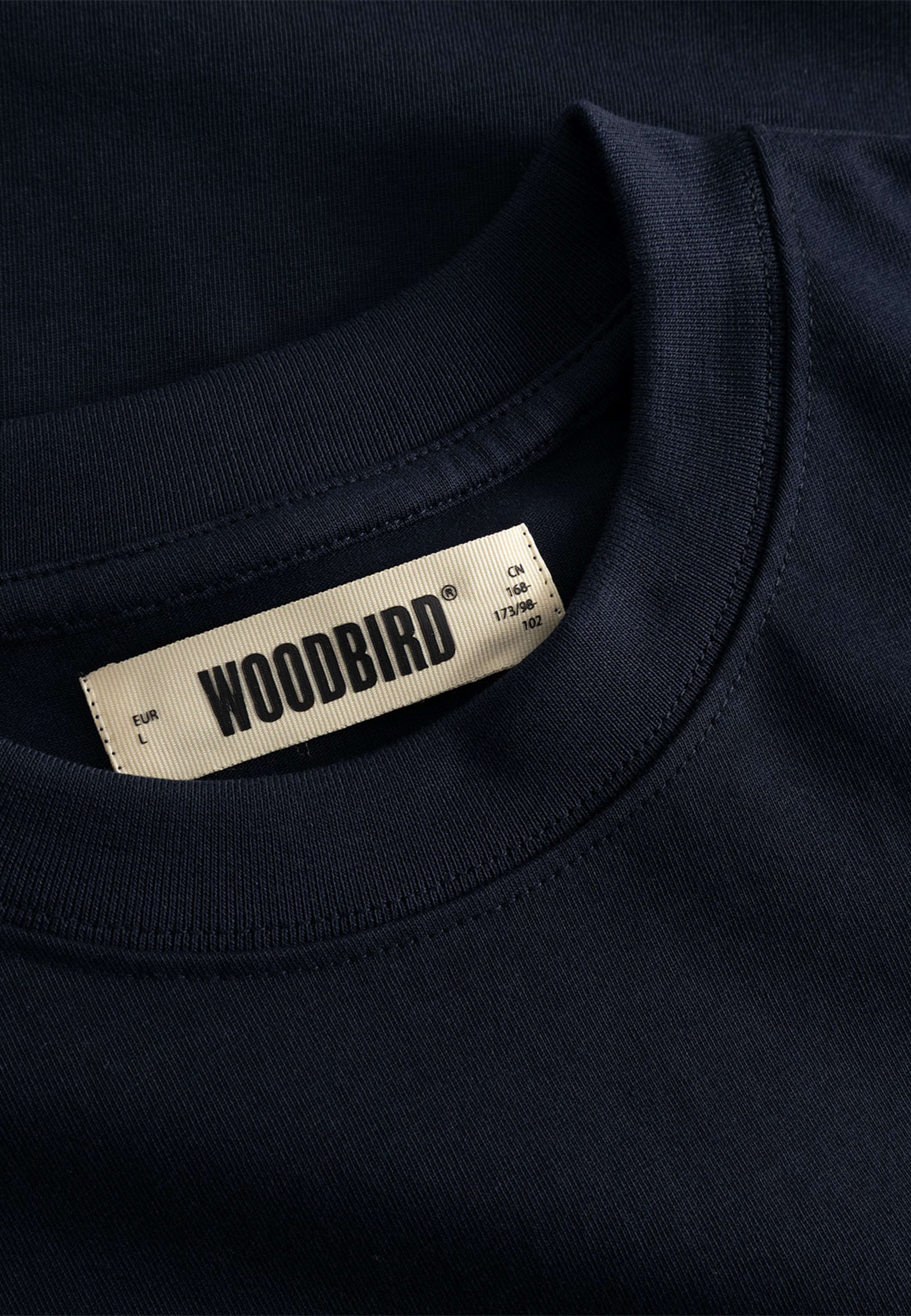 Beam Book Tee, från Woodbird, i färgen Dark Navy. Klicka för att öppna bilden i stort format