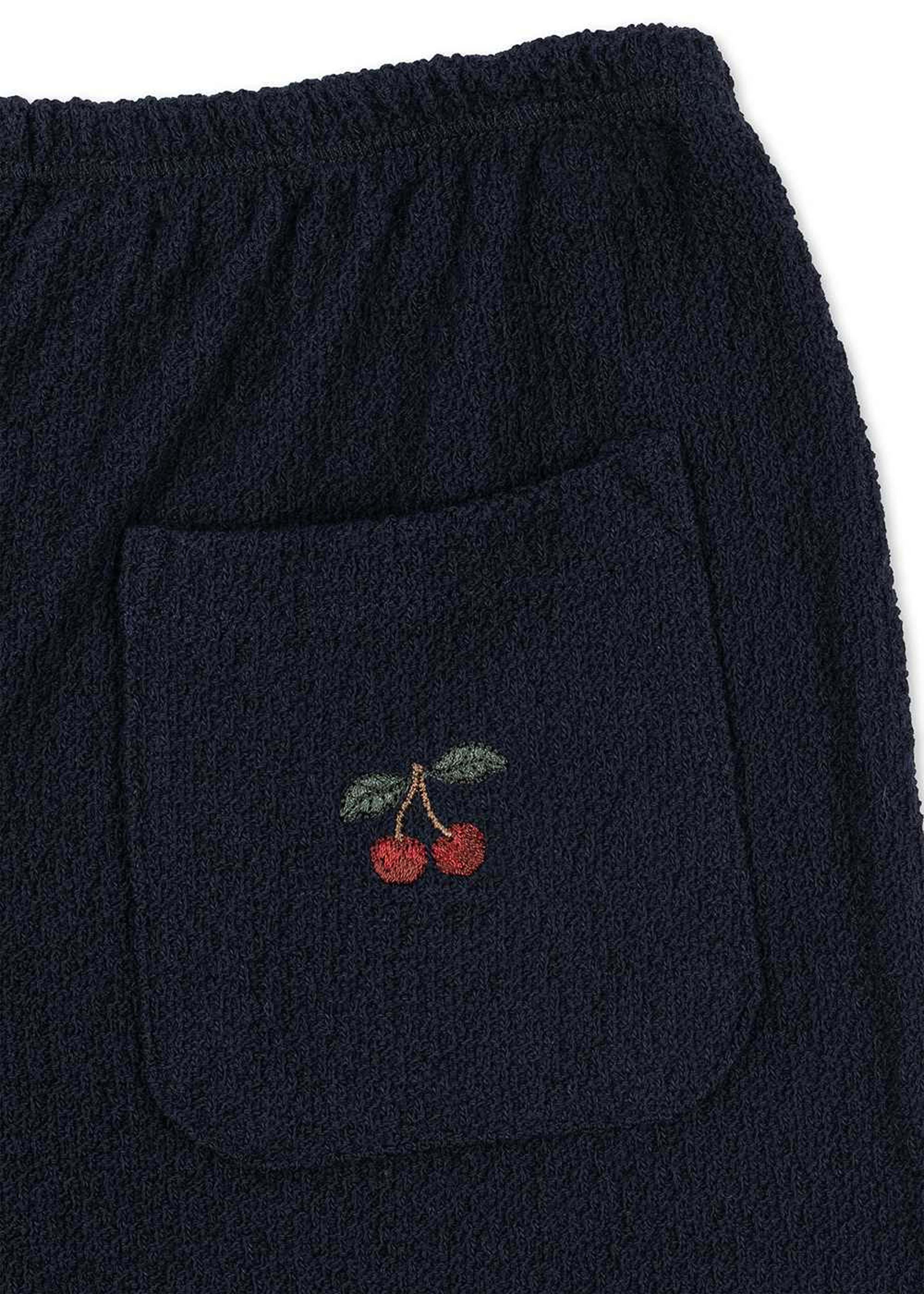 ROMY PANTS, från Konges Sløjd, i färgen Dark Navy. Klicka för att öppna bilden i stort format