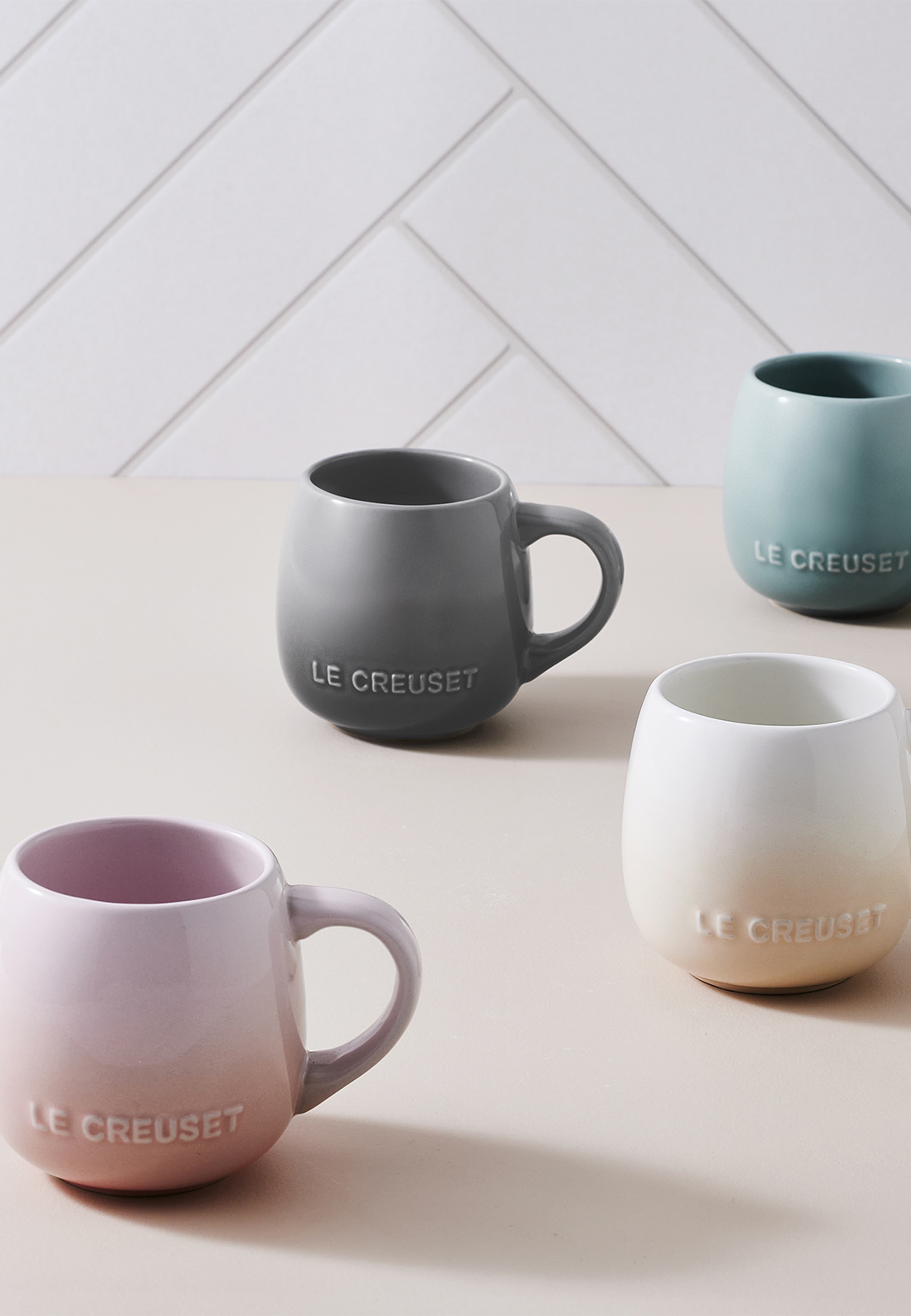 Le Creuset Coupe stengods mugg 320ml Sea Salt, från Le Creuset, i färgen Sea Salt. Klicka för att öppna bilden i stort format
