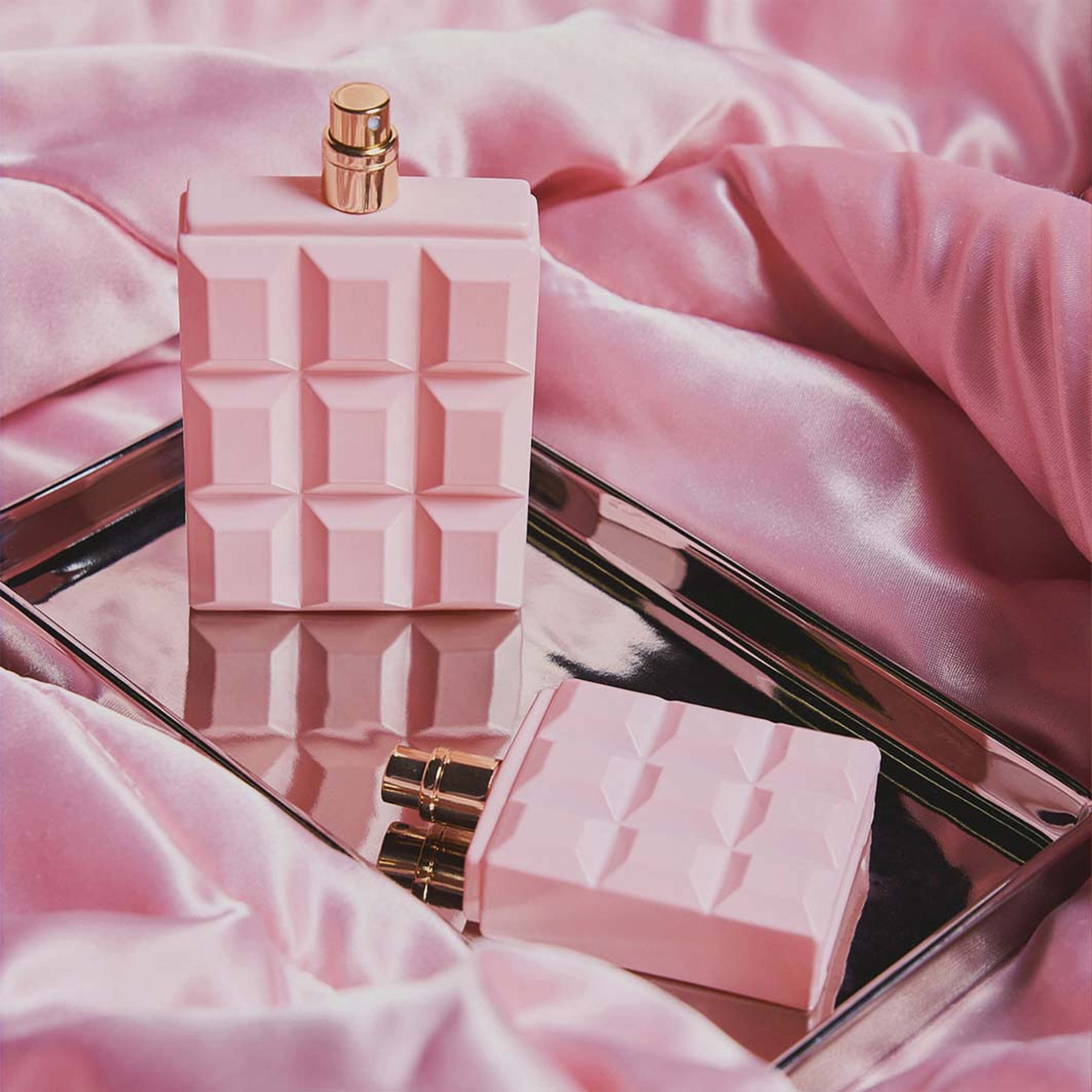 Sweet Tooth EdP, från Sabrina Carpenter. Klicka för att öppna bilden i stort format