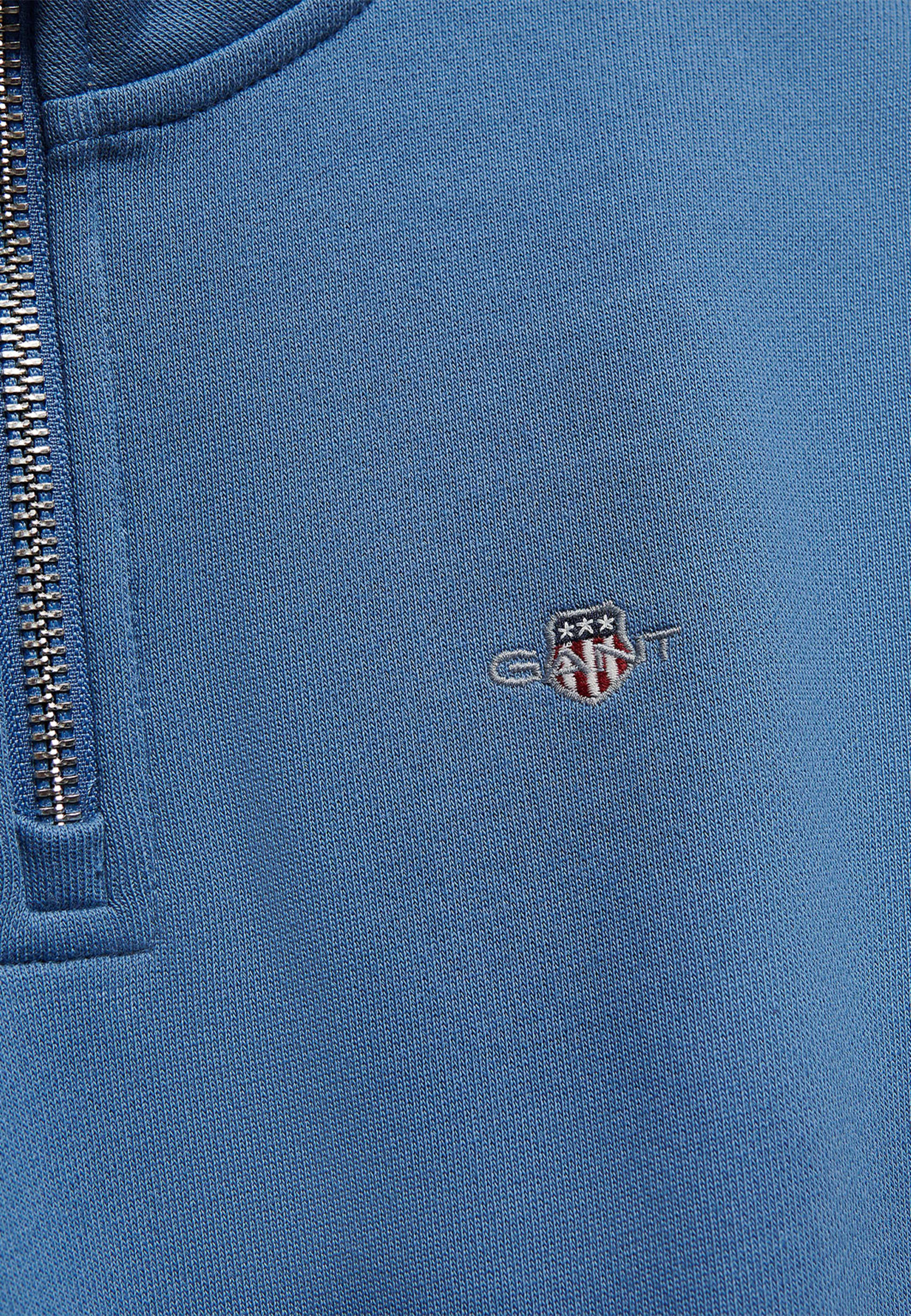Sweatshirts Shield Half Zip Sweatshirt, från GANT, i färgen Salty Sea. Klicka för att öppna bilden i stort format