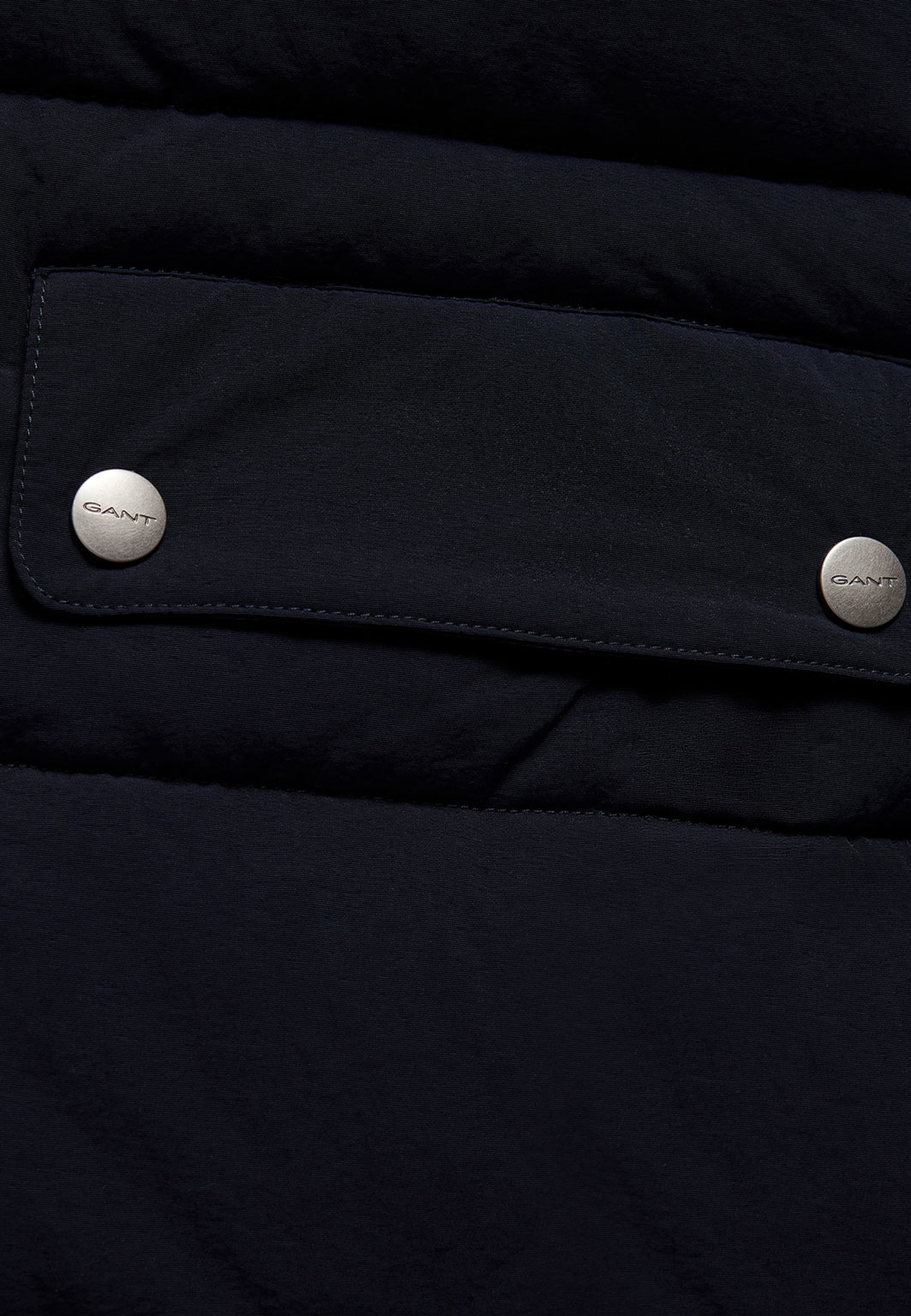Jacket Cloud Baffle Jacket, från GANT, i färgen Evening Blue. Klicka för att öppna bilden i stort format