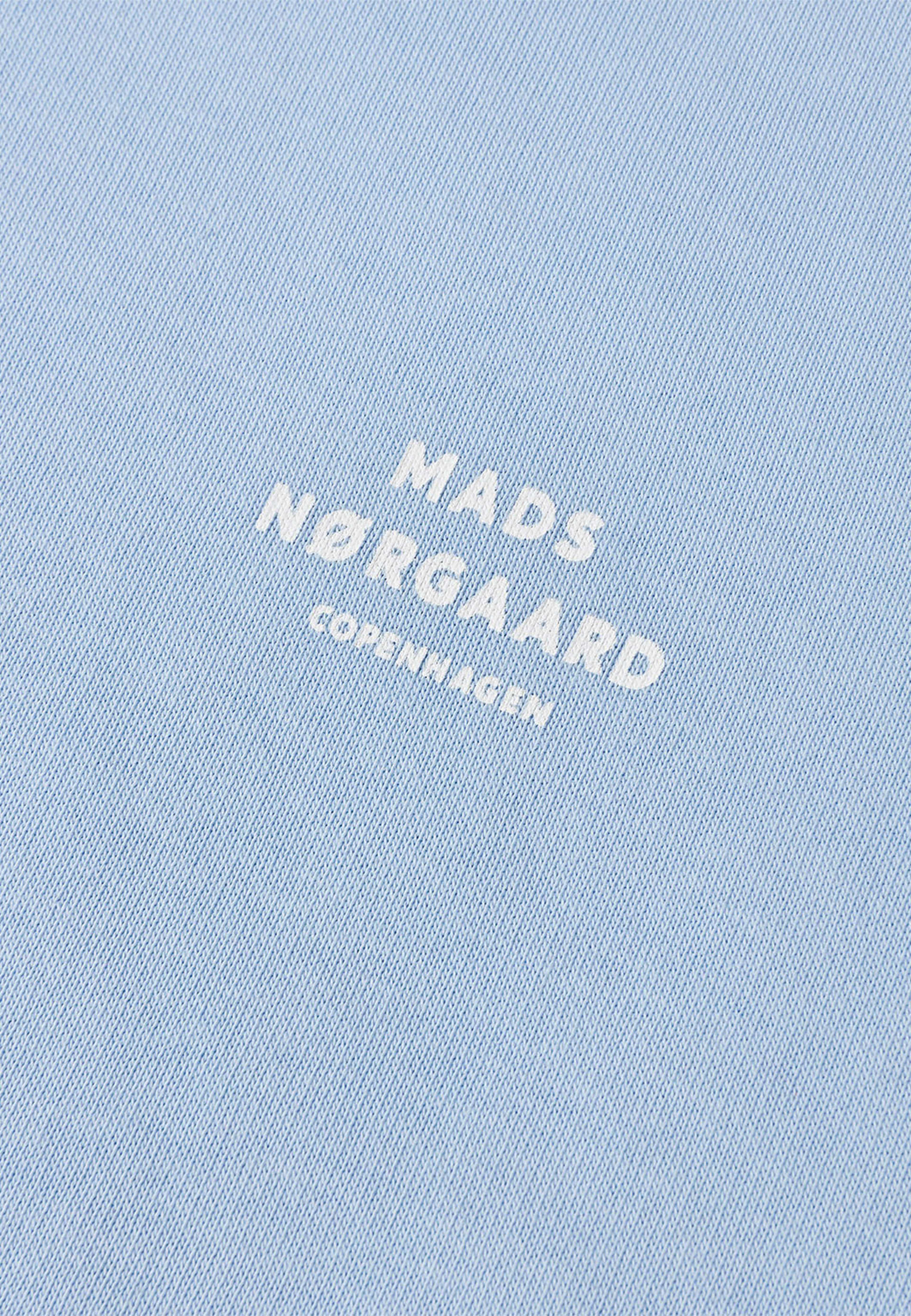 Standard Crew Logo Sweat, från Mads Nørgaard, i färgen Floaty Blue. Klicka för att öppna bilden i stort format