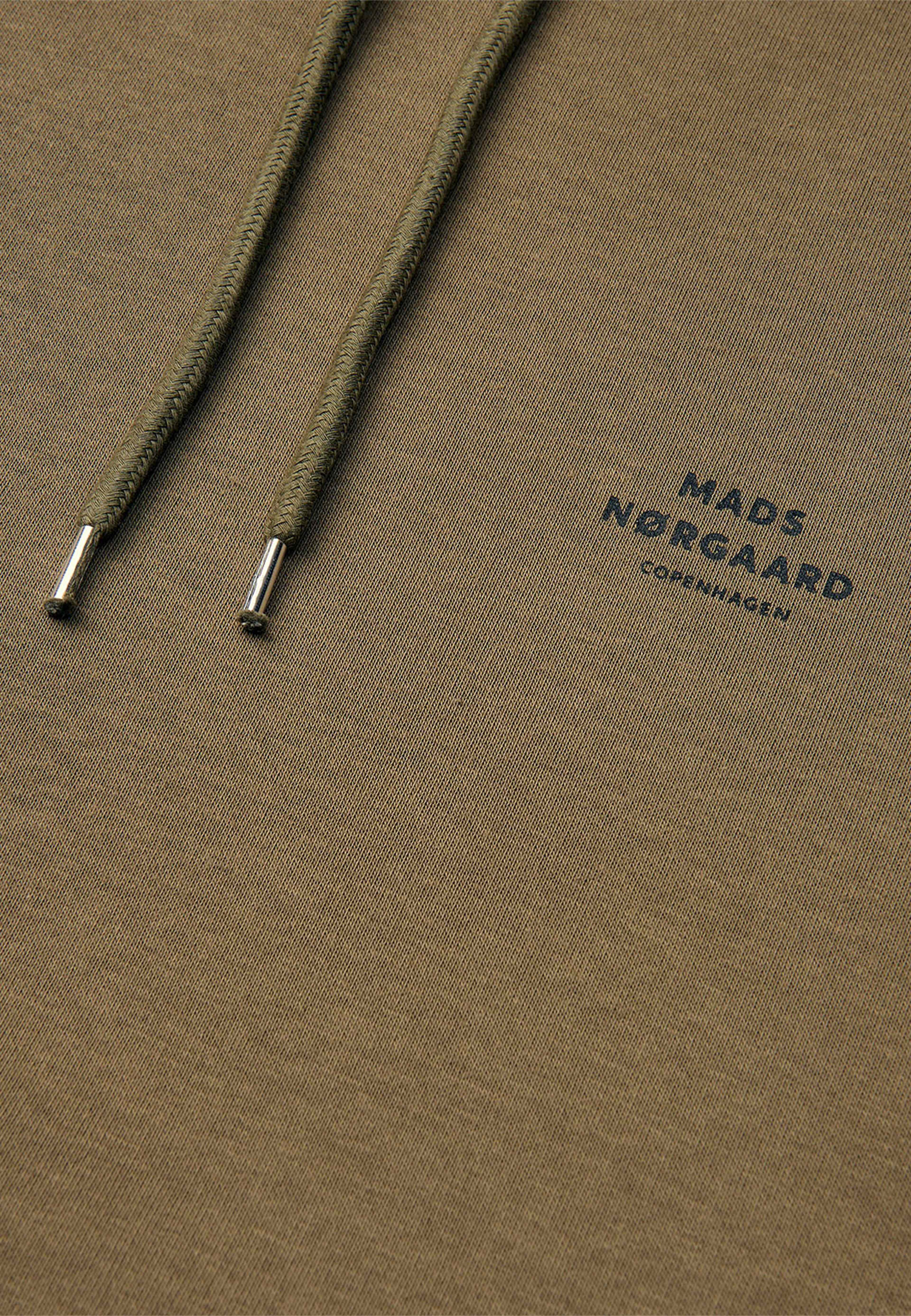 Standard Hoodie Logo Sweat FAV, från Mads Nørgaard, i färgen Tarmac. Klicka för att öppna bilden i stort format