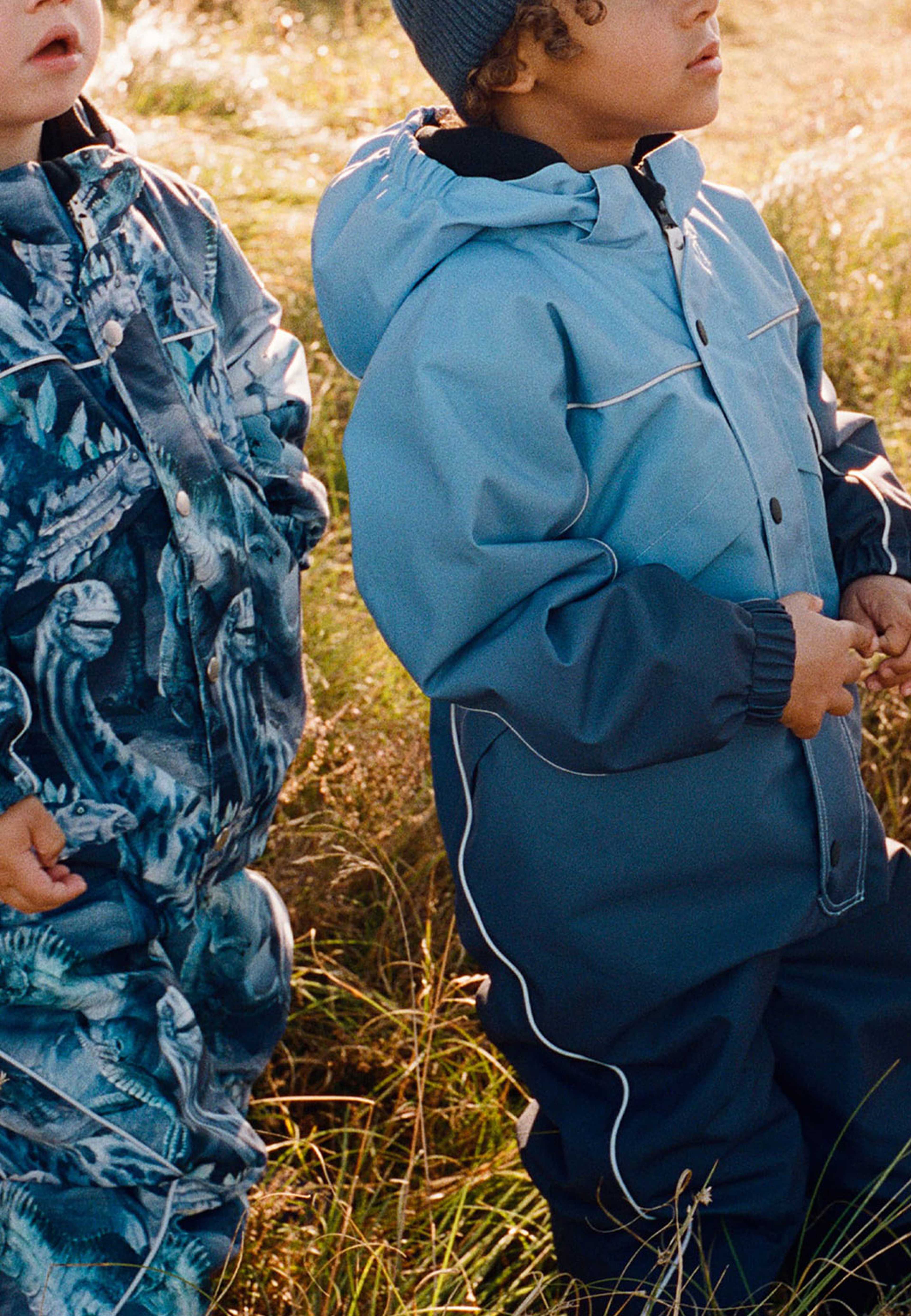 Polaris Snowsuit, från Molo, i färgen Faded Blues. Klicka för att öppna bilden i stort format