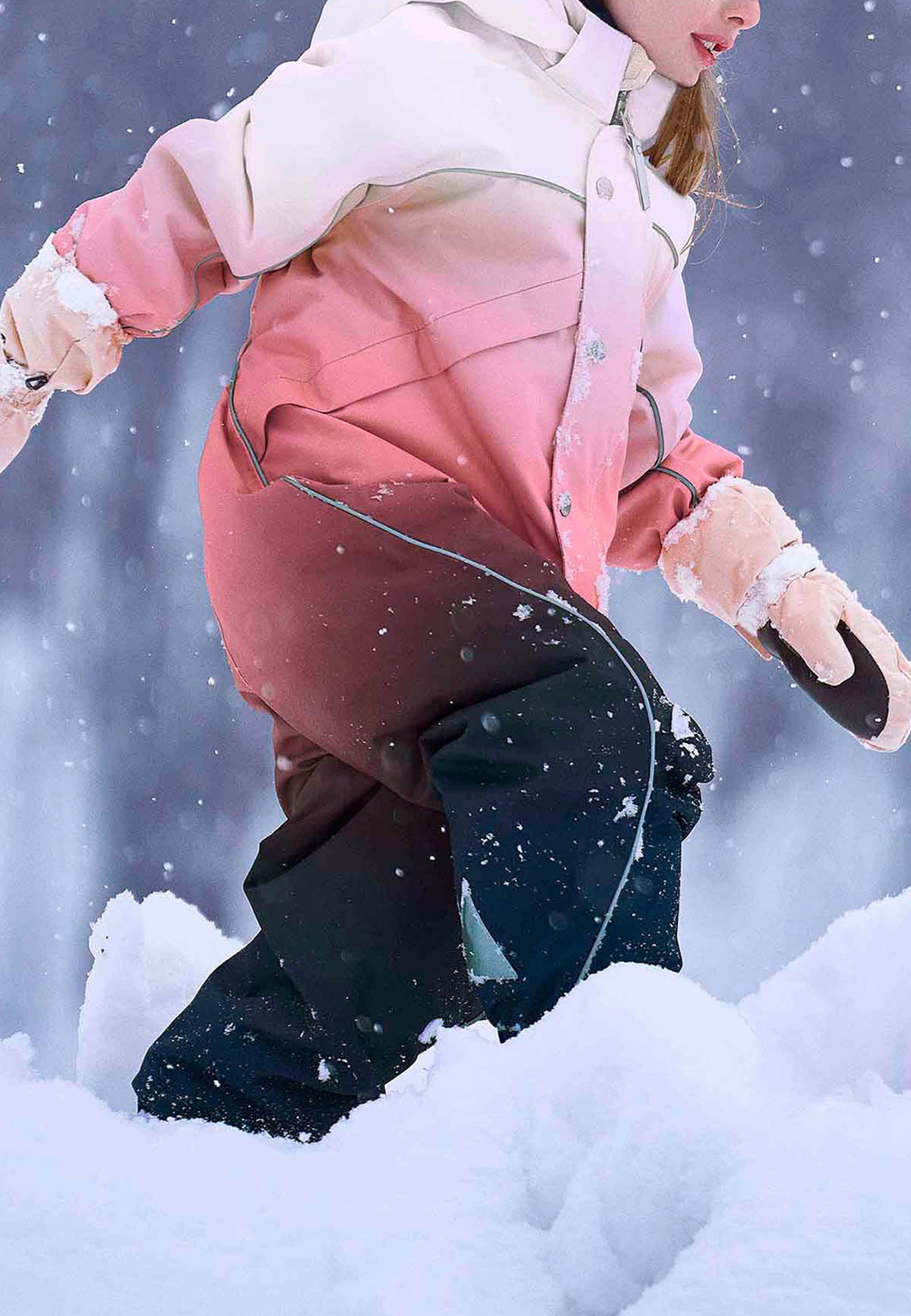 Polaris Snowsuit, från Molo, i färgen Faded Rose. Klicka för att öppna bilden i stort format
