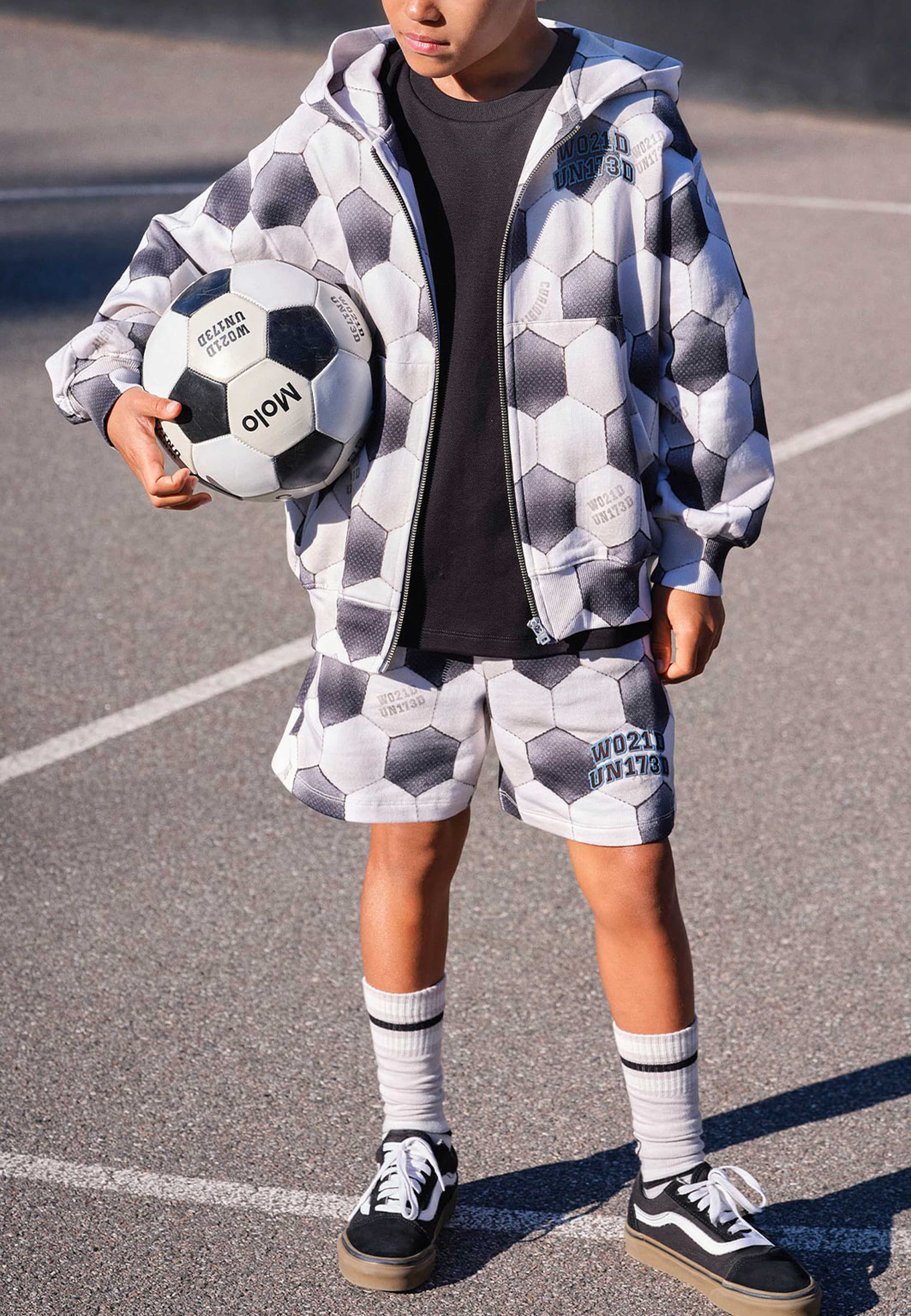 Mazz Hoodie, från Molo, i färgen Football Moon. Klicka för att öppna bilden i stort format