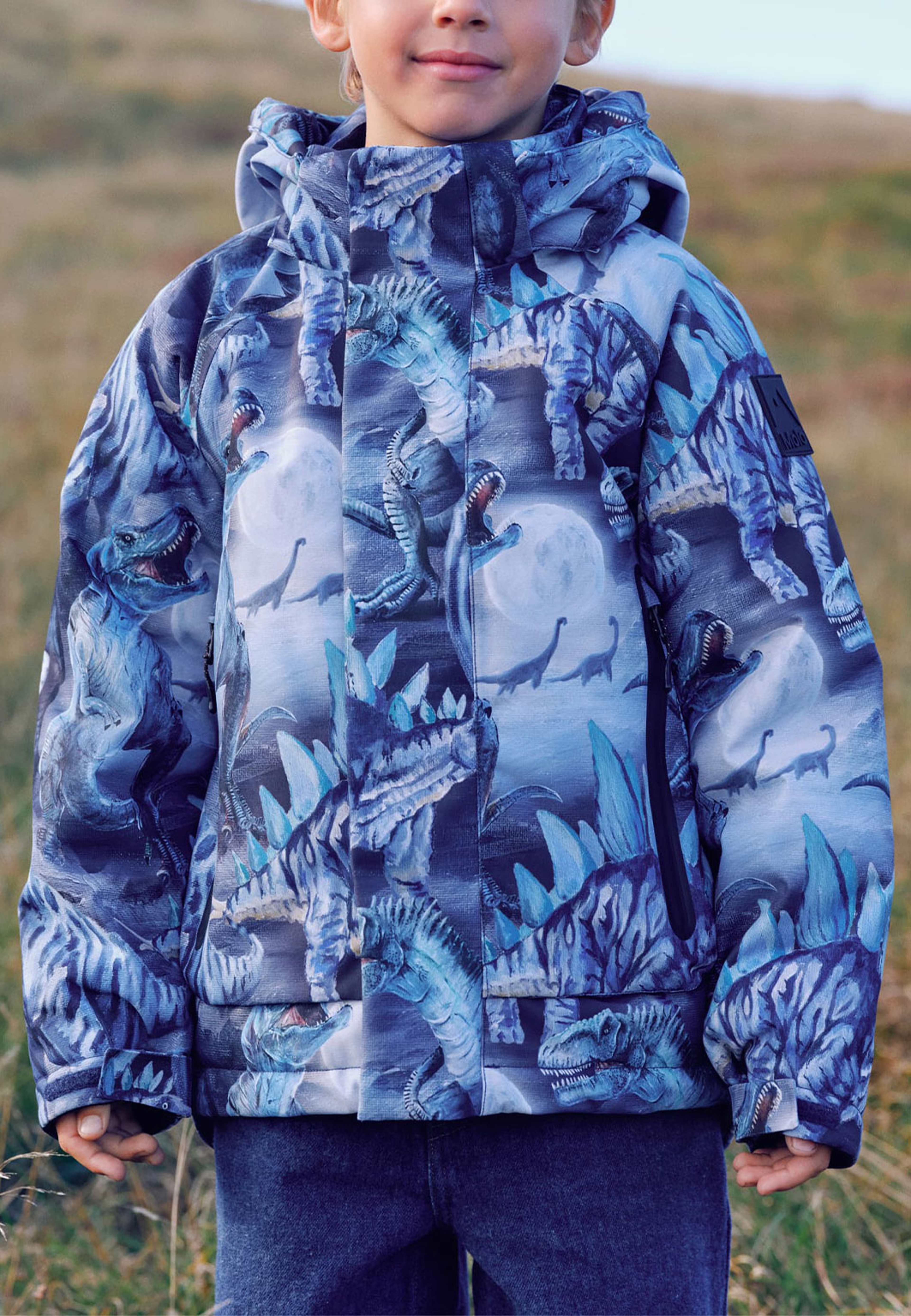 Castor Jackets, från Molo, i färgen Arty Dinos. Klicka för att öppna bilden i stort format