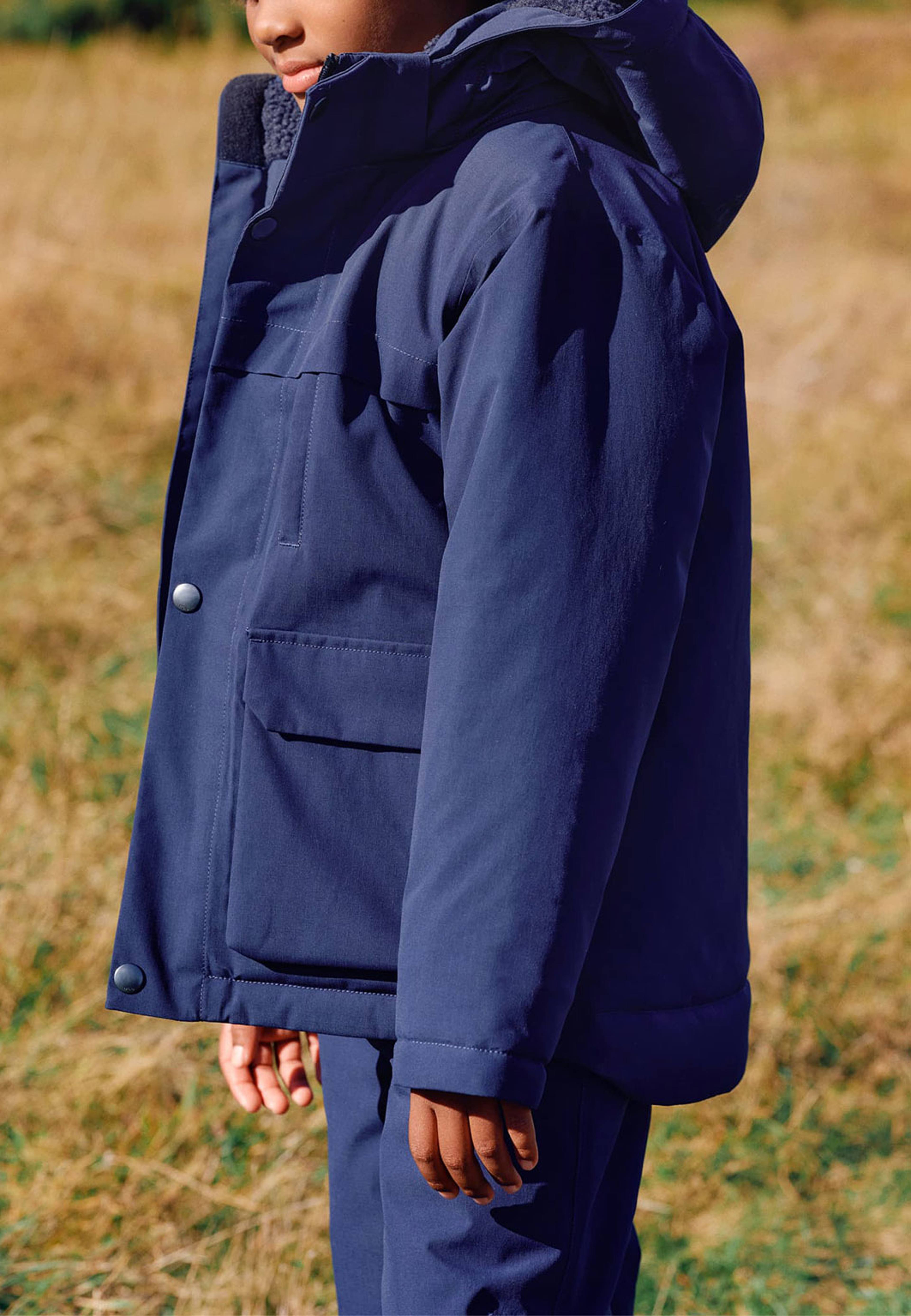 Heiko Jackets, från Molo, i färgen Navy Sky. Klicka för att öppna bilden i stort format