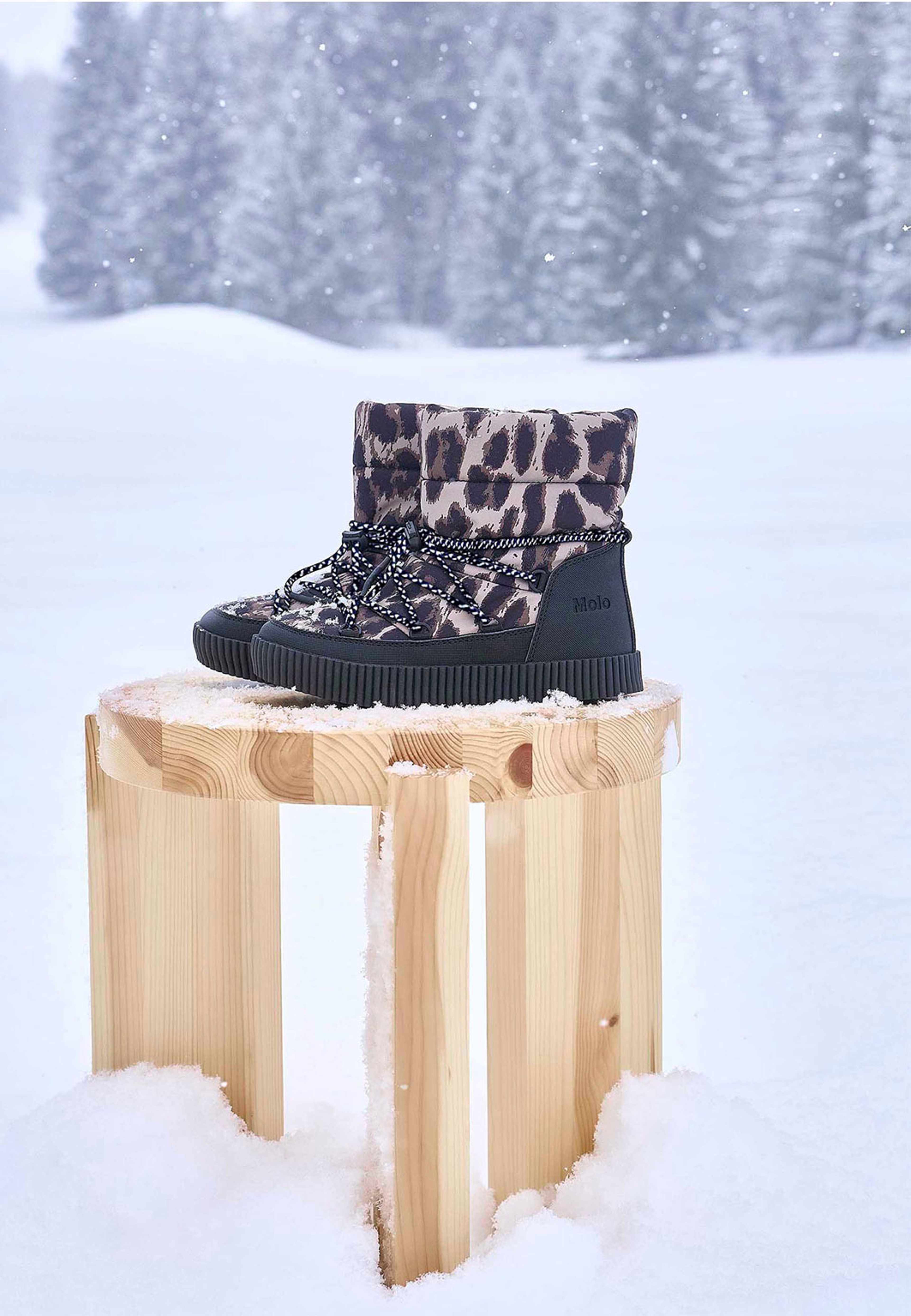 Demi Boots, från Molo, i färgen Brushed Leo. Klicka för att öppna bilden i stort format