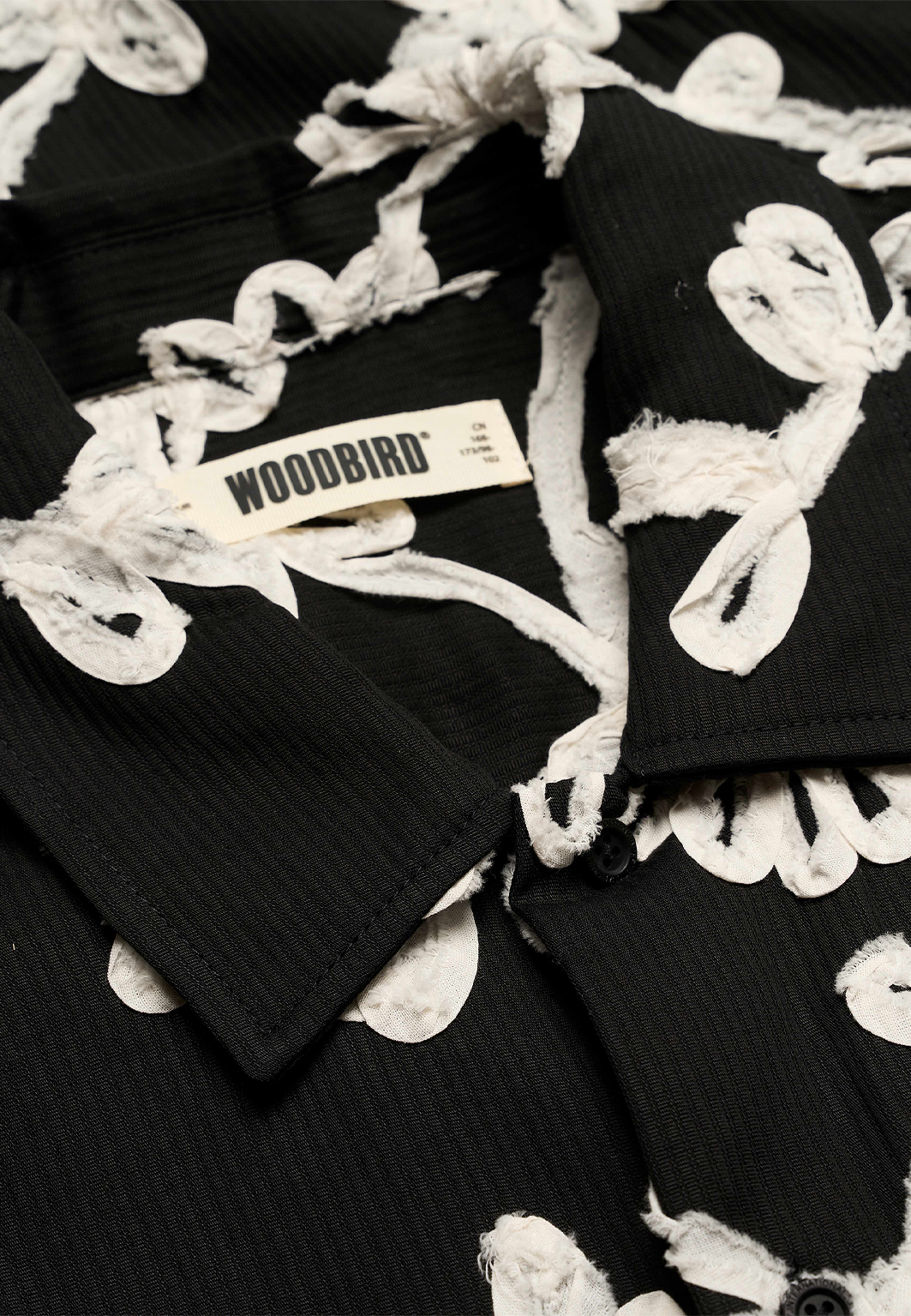 Wang Bind Shirt, från Woodbird, i färgen Black. Klicka för att öppna bilden i stort format