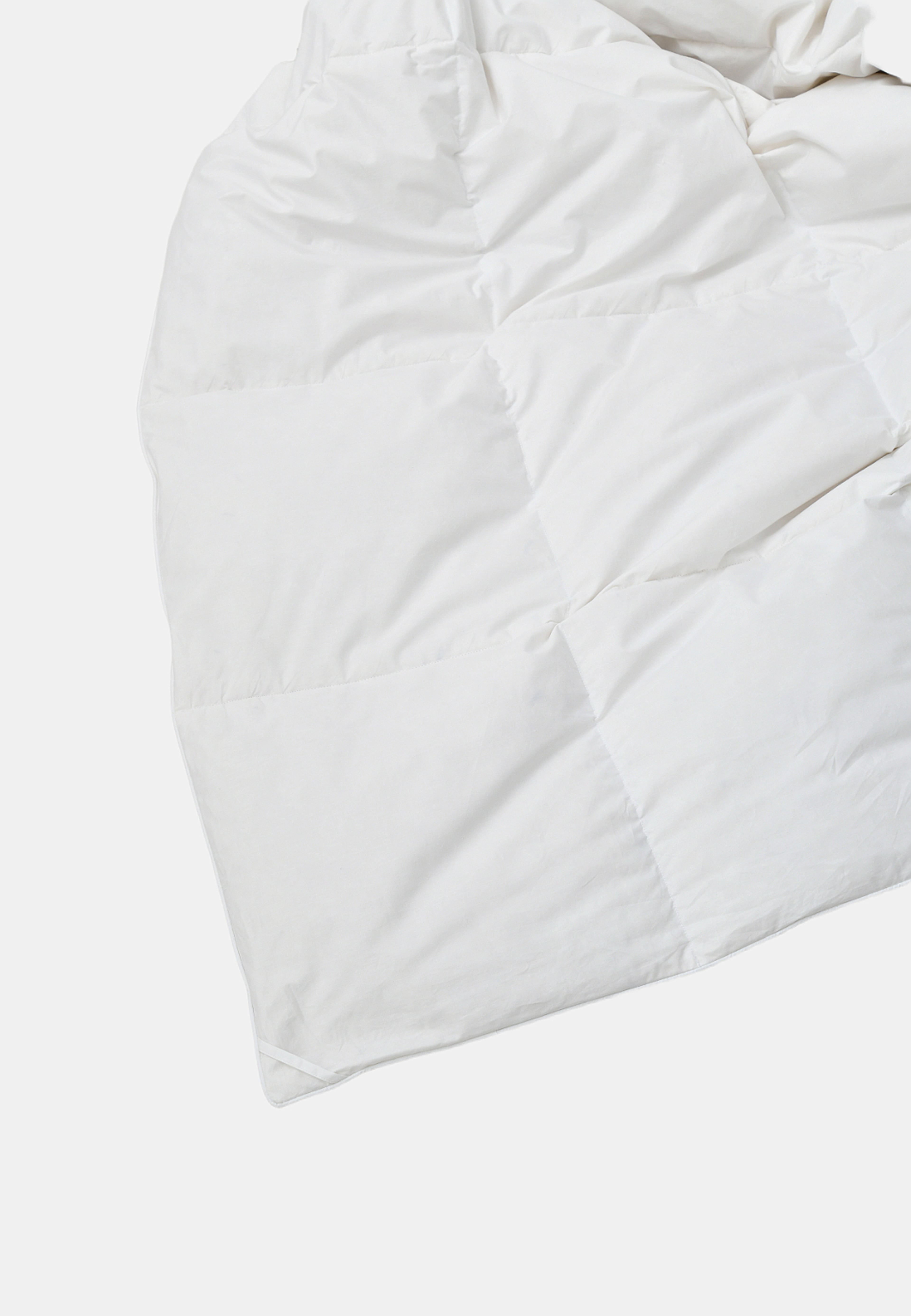 Duntäcke medelvarmt 150x210 cm, från Åhléns Home, i färgen White. Klicka för att öppna bilden i stort format