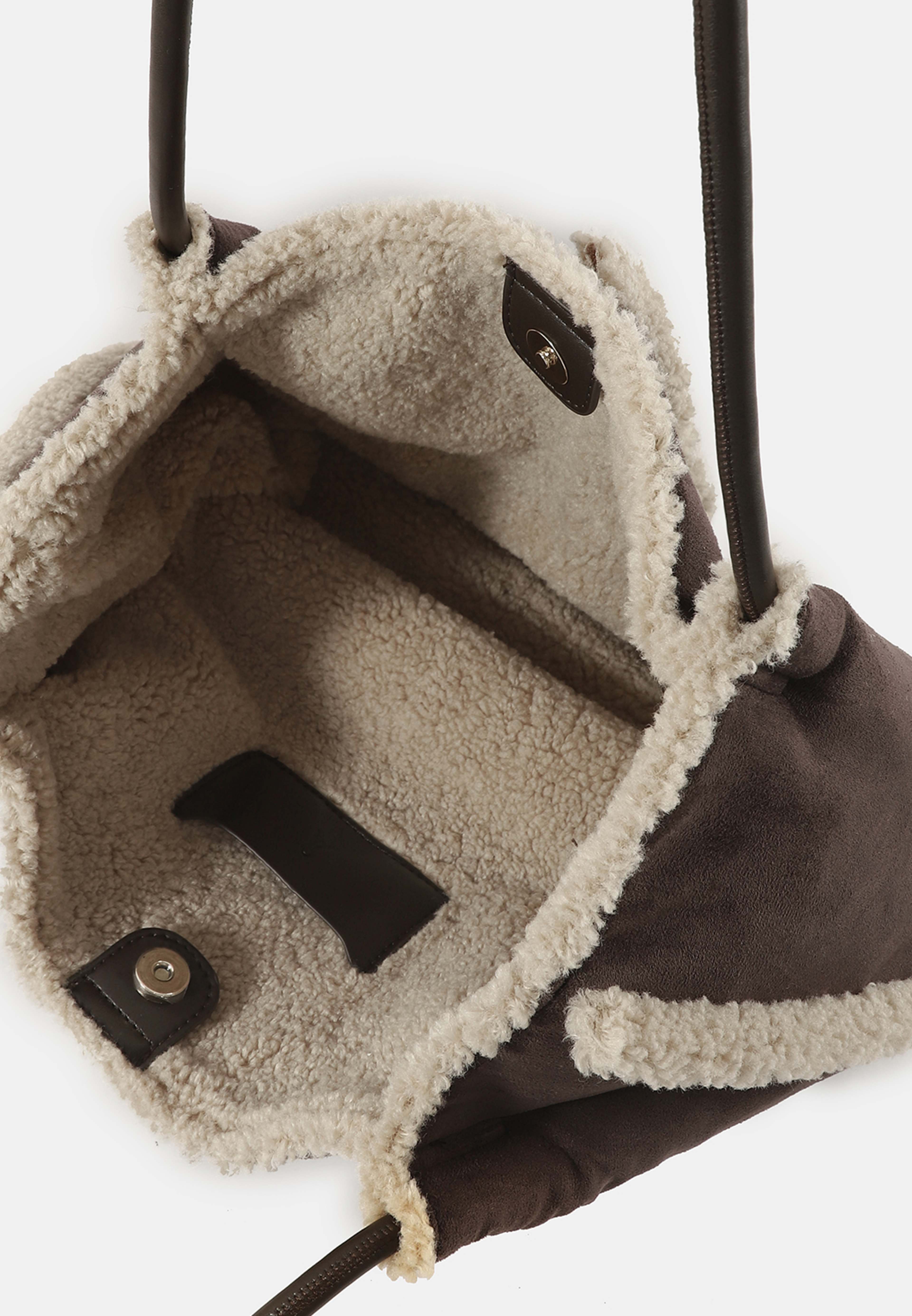 Totebag GIGI, från Å WOMAN, i färgen Dark Brown. Klicka för att öppna bilden i stort format