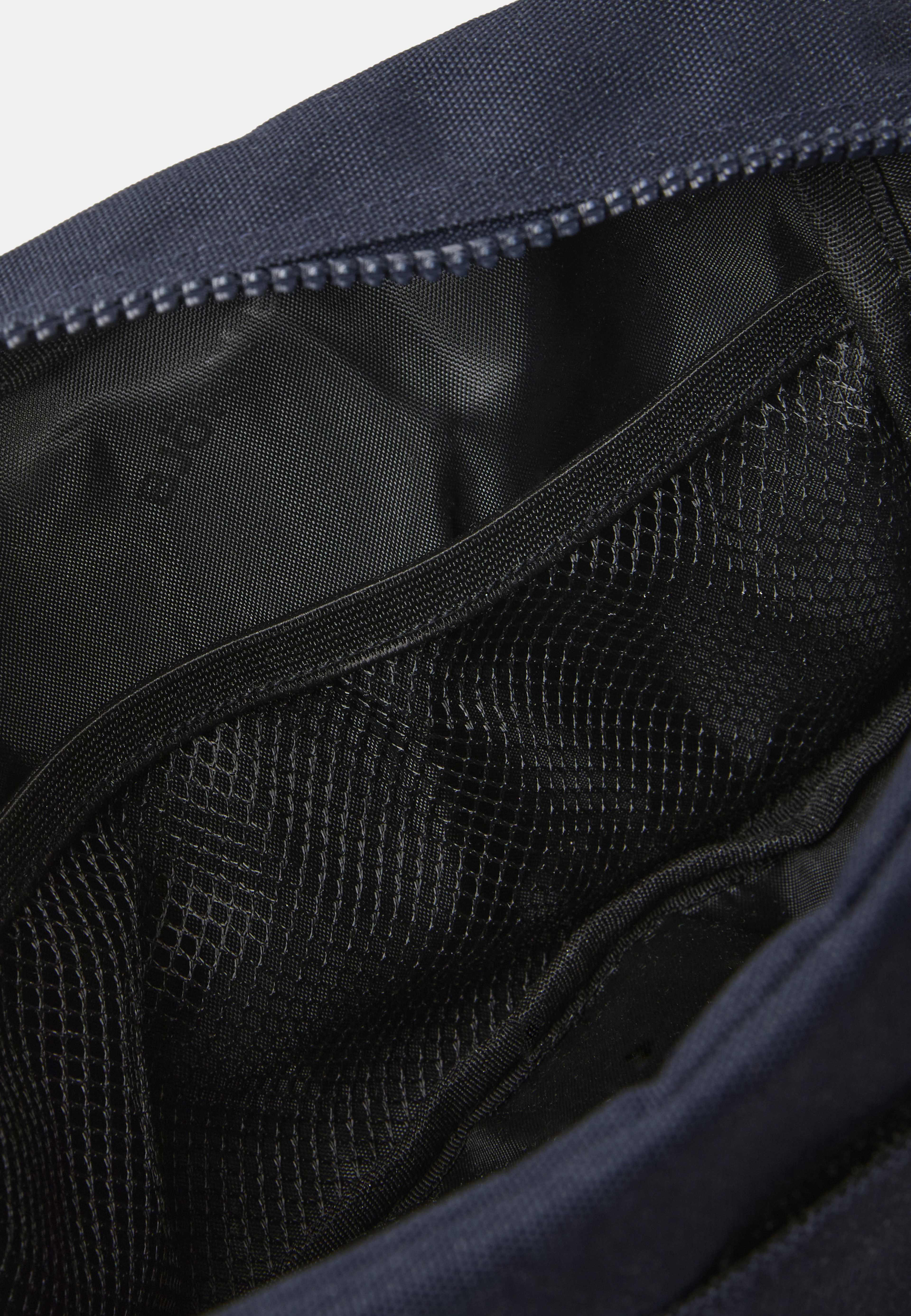 Borg Essential Washbag, från Björn Borg, i färgen Night Sky. Klicka för att öppna bilden i stort format
