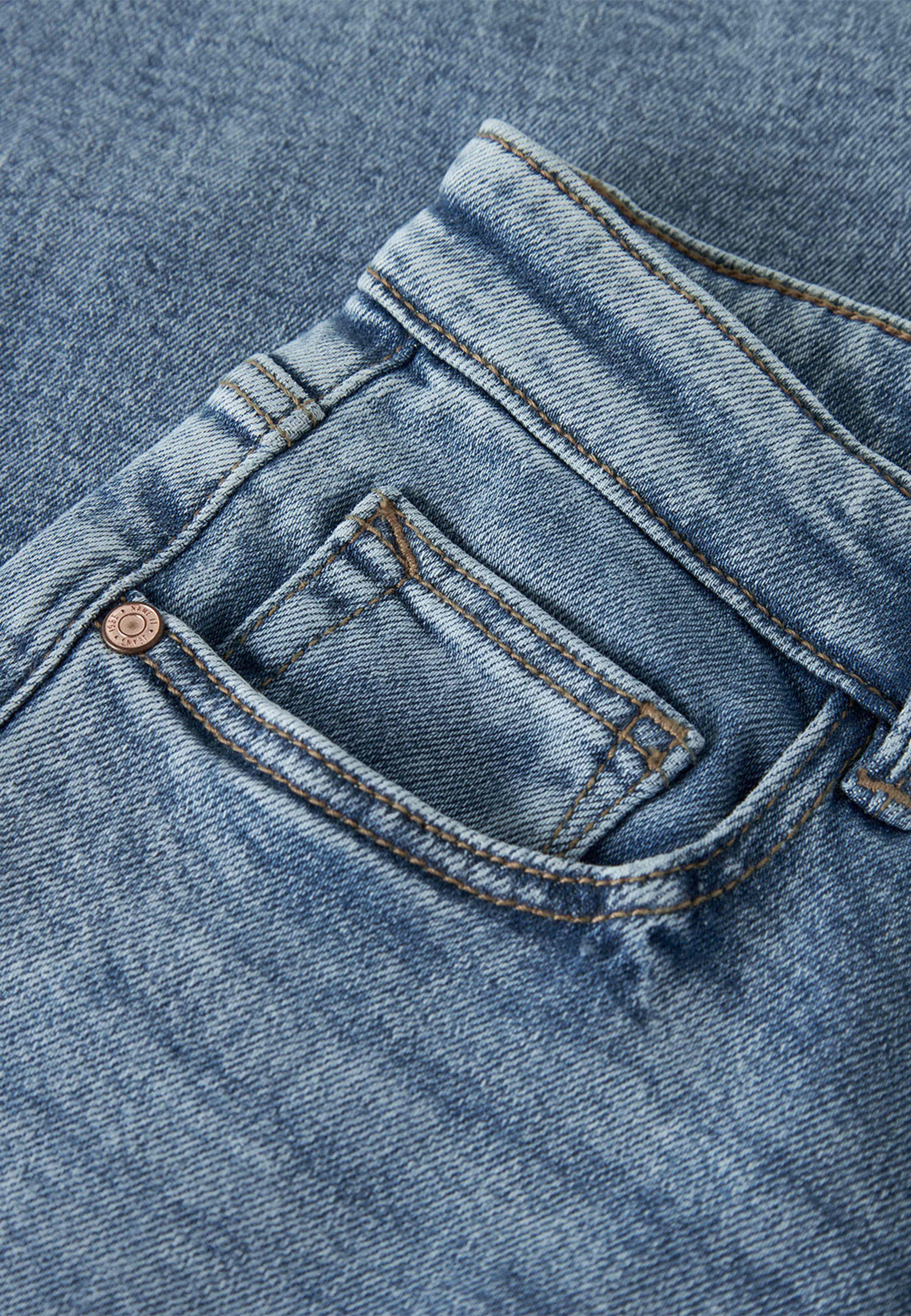 Vida jeans ROSE, från Name It, i färgen Medium Blue Denim. Klicka för att öppna bilden i stort format