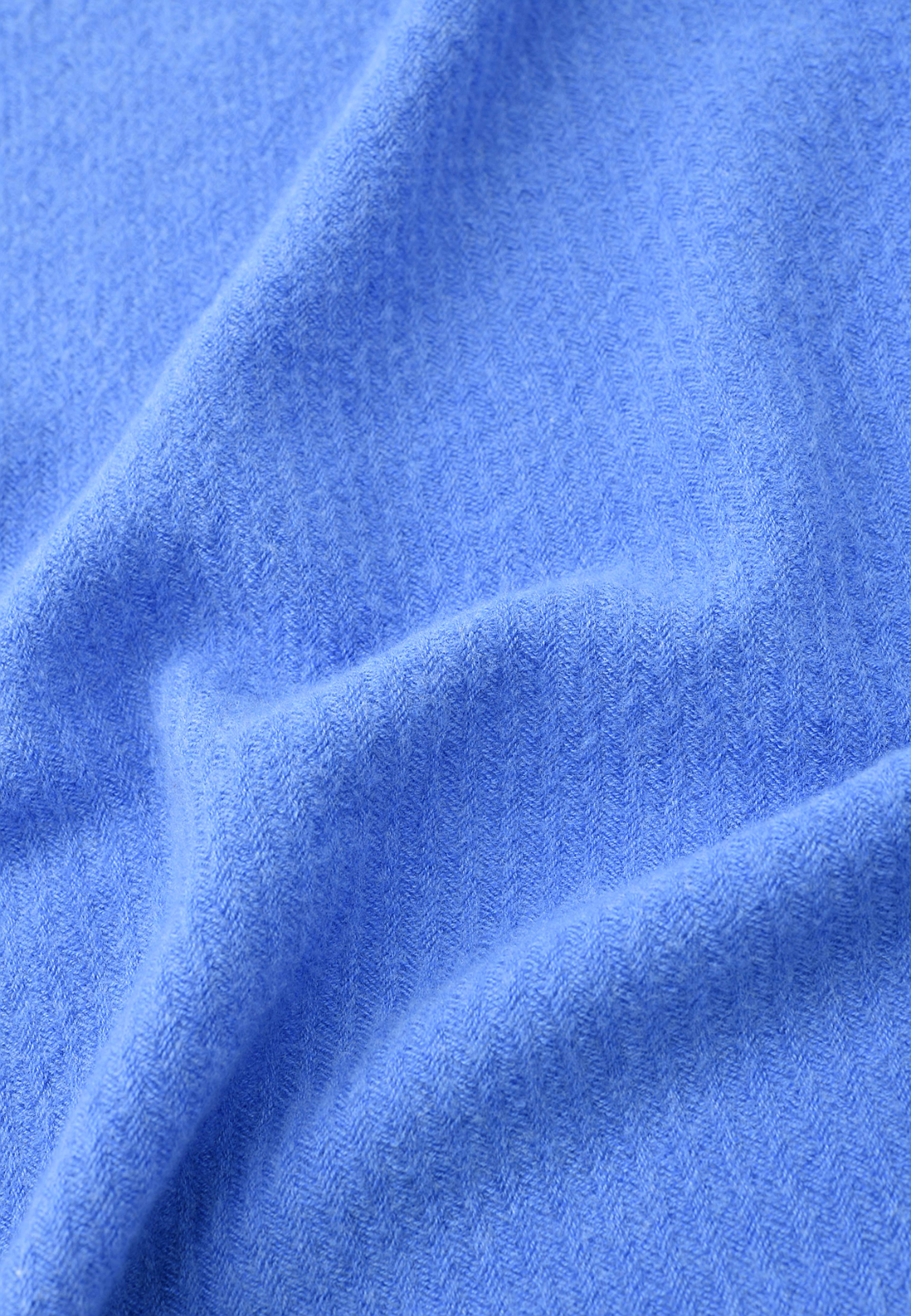 Halsduk VIOLA, från Å WOMAN, i färgen Bright Blue. Klicka för att öppna bilden i stort format
