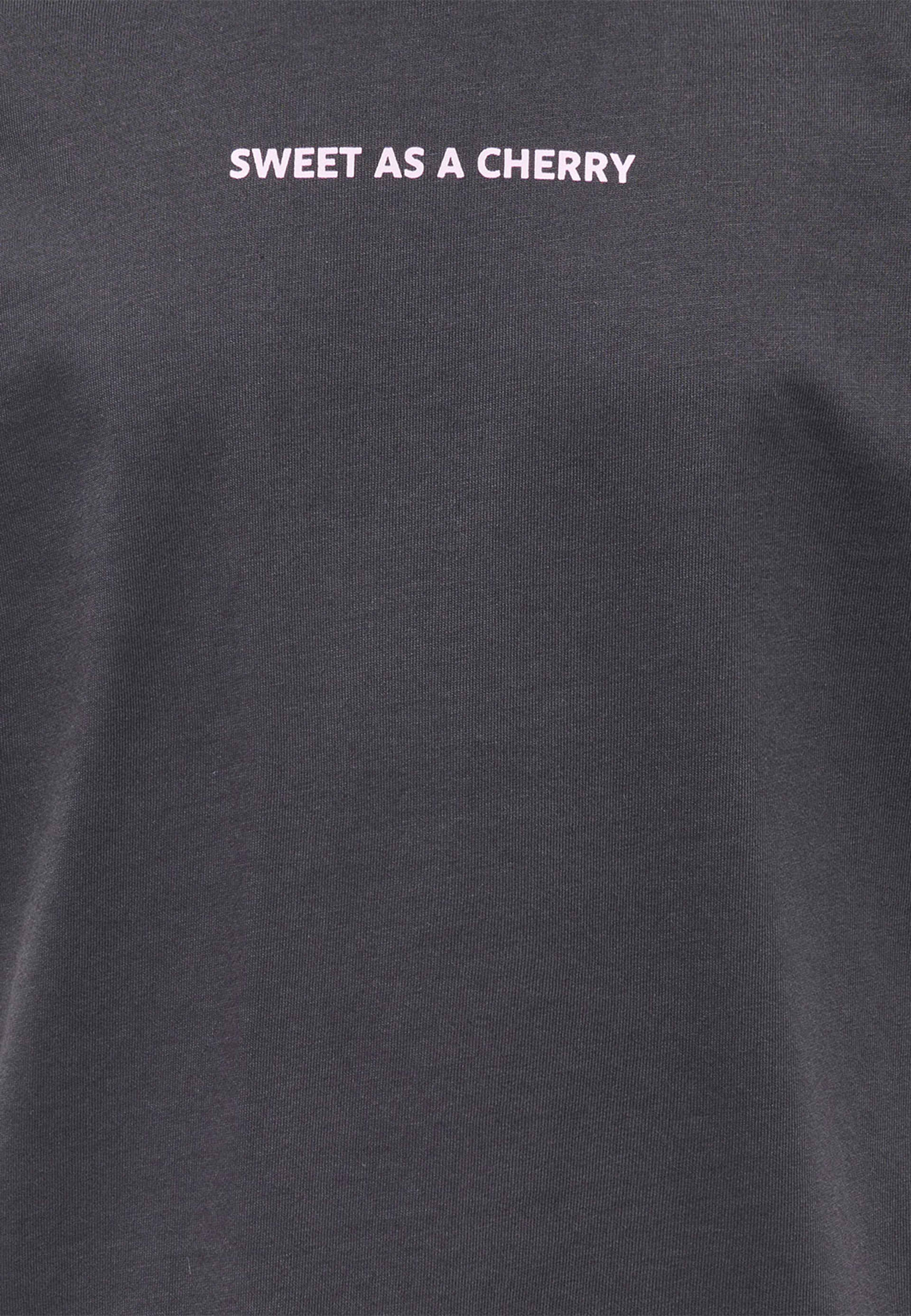 T-shirt HELEN, från Only, i färgen Phantom Cherries. Klicka för att öppna bilden i stort format