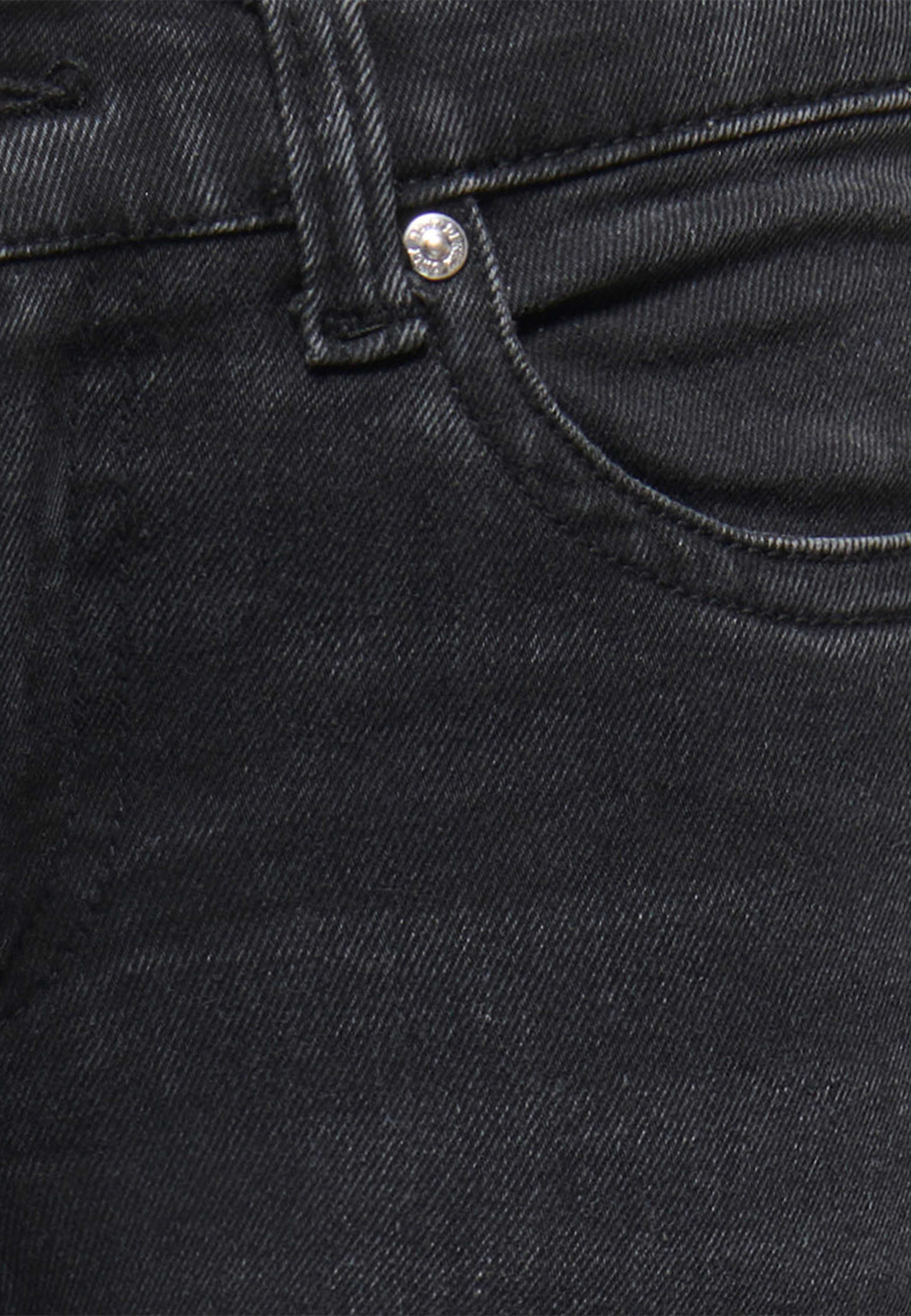 Jeans PHOEBE flare, från Only, i färgen Washed Black. Klicka för att öppna bilden i stort format