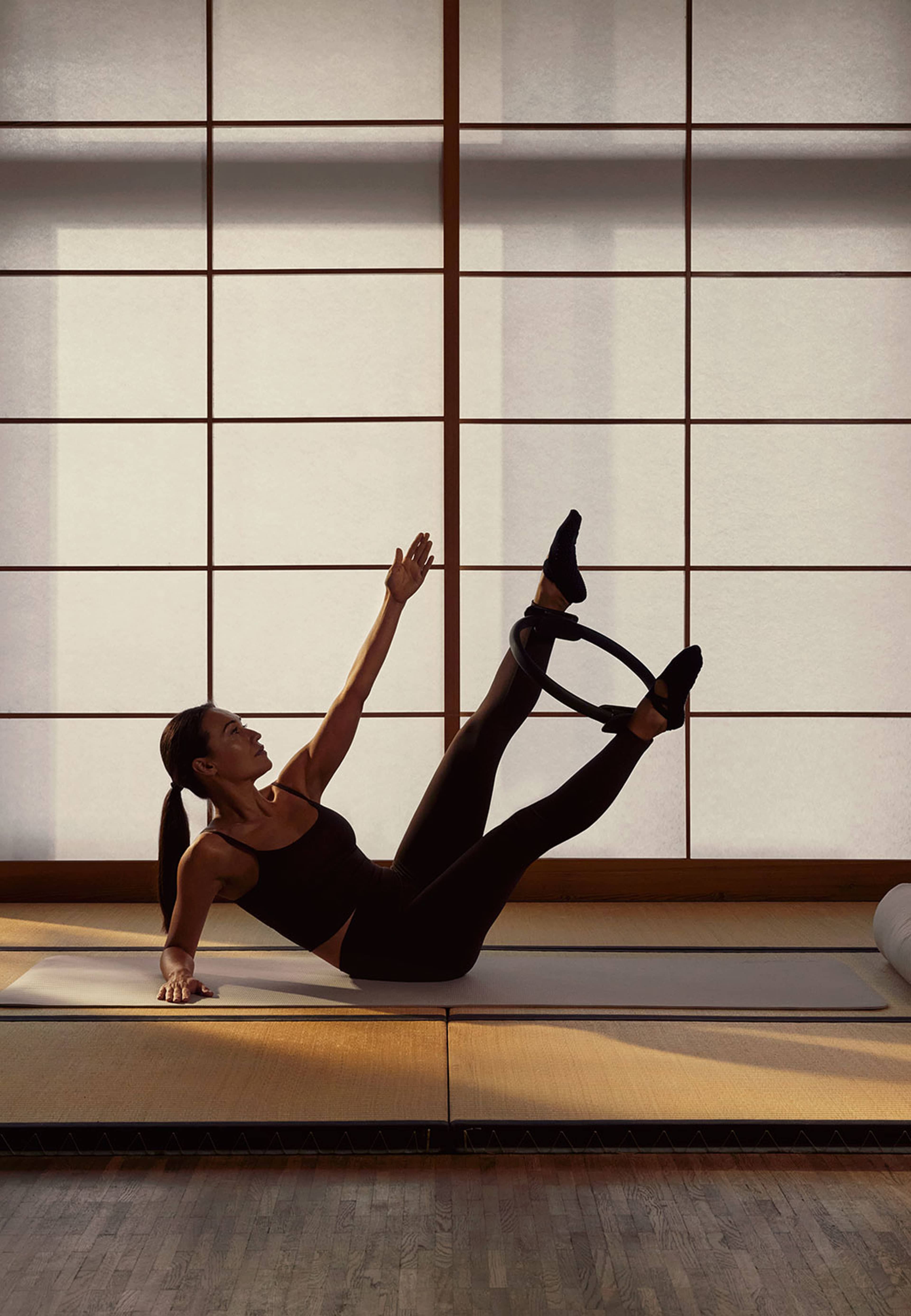 Pilates Wellness Ring, från AVOLA, i färgen Black. Klicka för att öppna bilden i stort format
