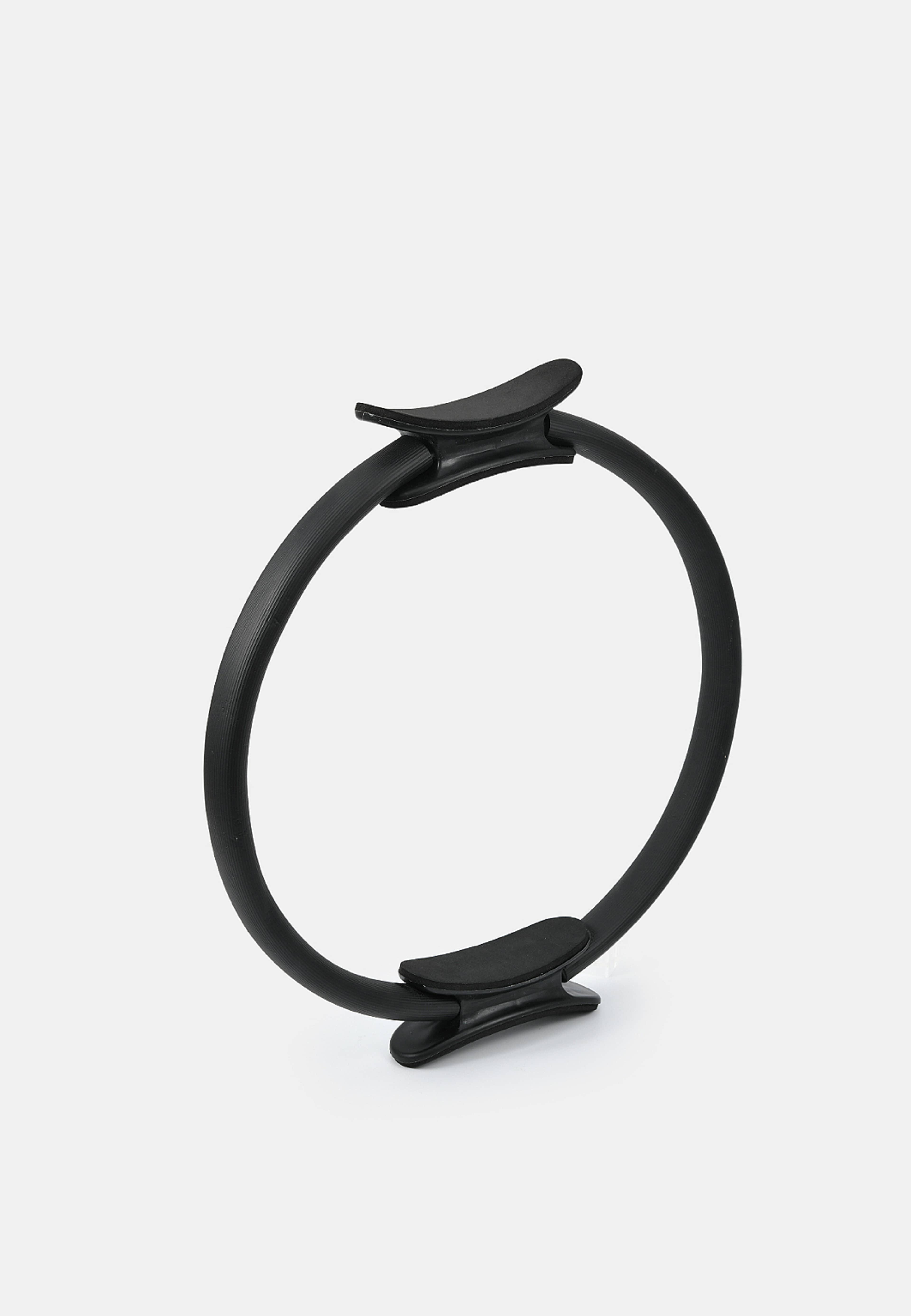 Pilates Wellness Ring, från AVOLA, i färgen Black. Klicka för att öppna bilden i stort format
