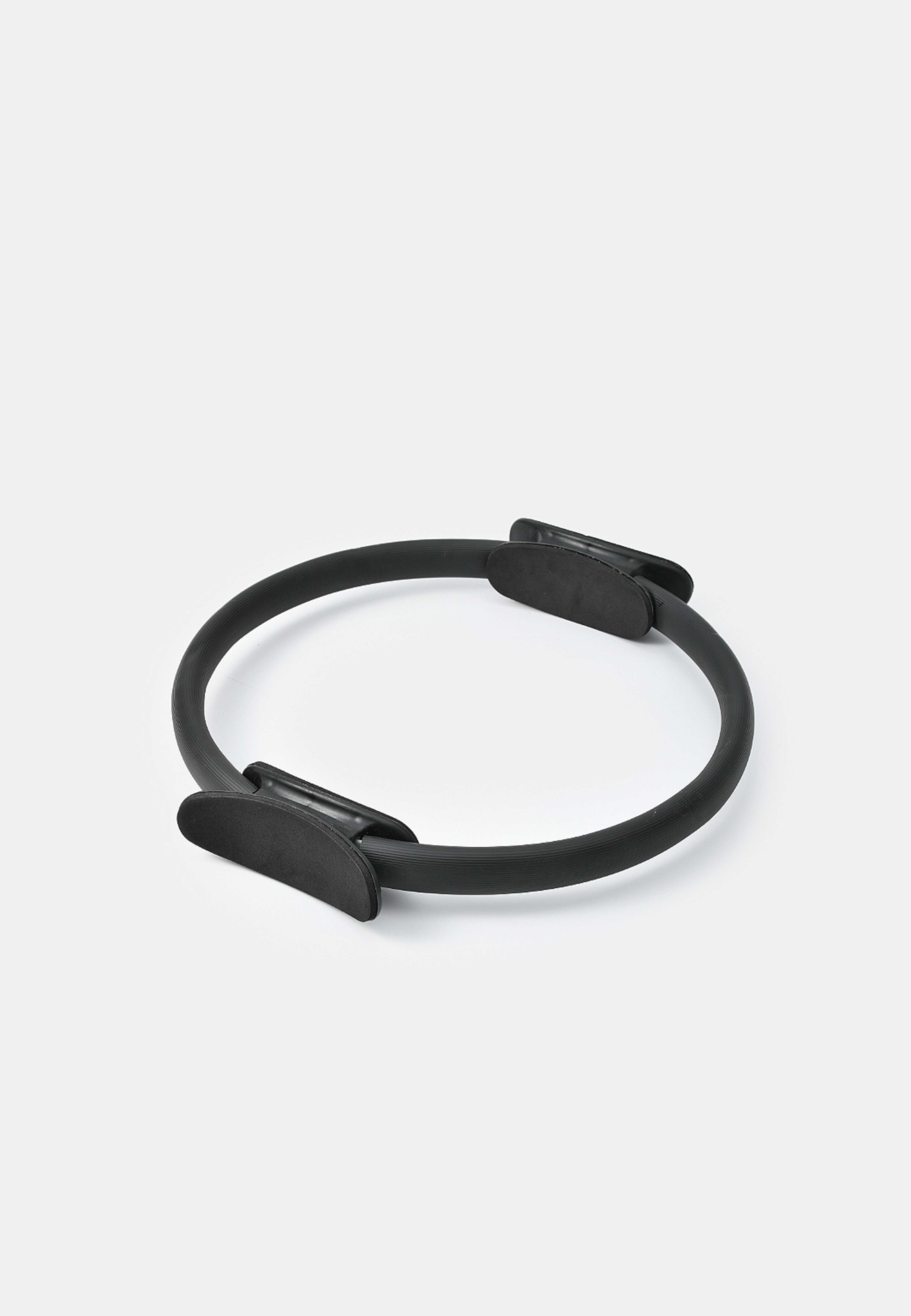 Pilates Wellness Ring, från AVOLA, i färgen Black. Klicka för att öppna bilden i stort format