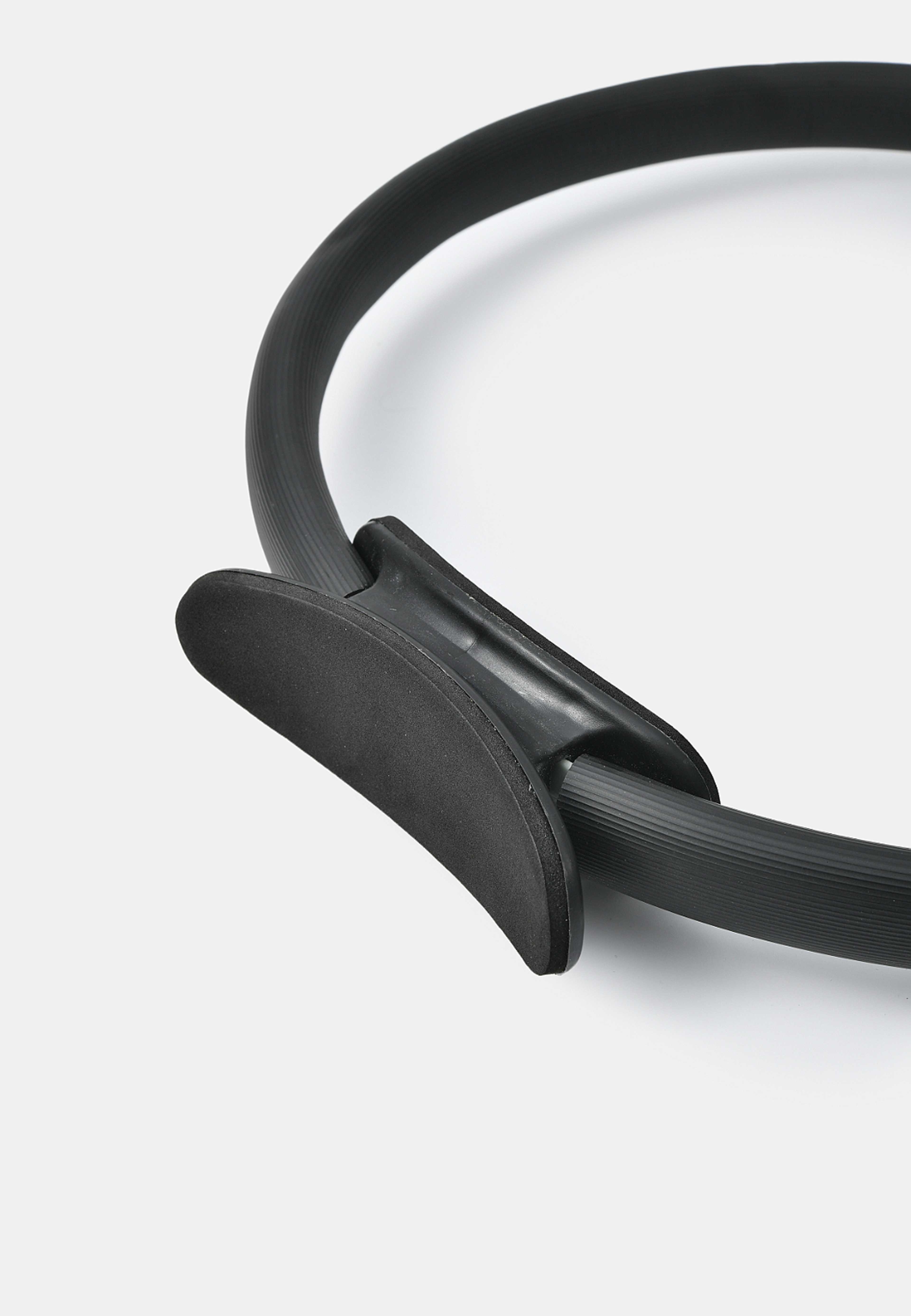 Pilates Wellness Ring, från AVOLA, i färgen Black. Klicka för att öppna bilden i stort format