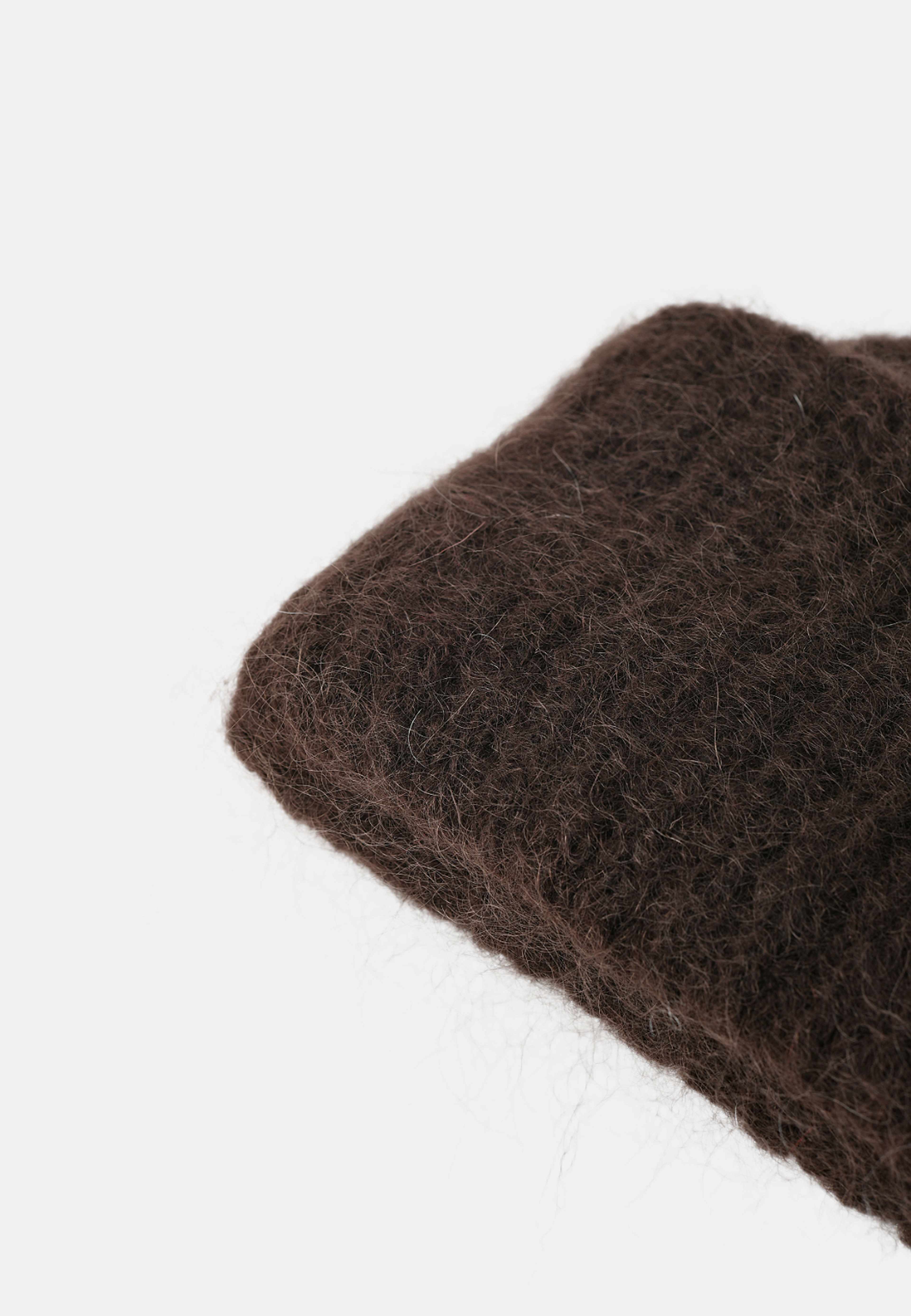 Mössa i mohairmix BILLIE, från Carin Wester, i färgen Brown. Klicka för att öppna bilden i stort format