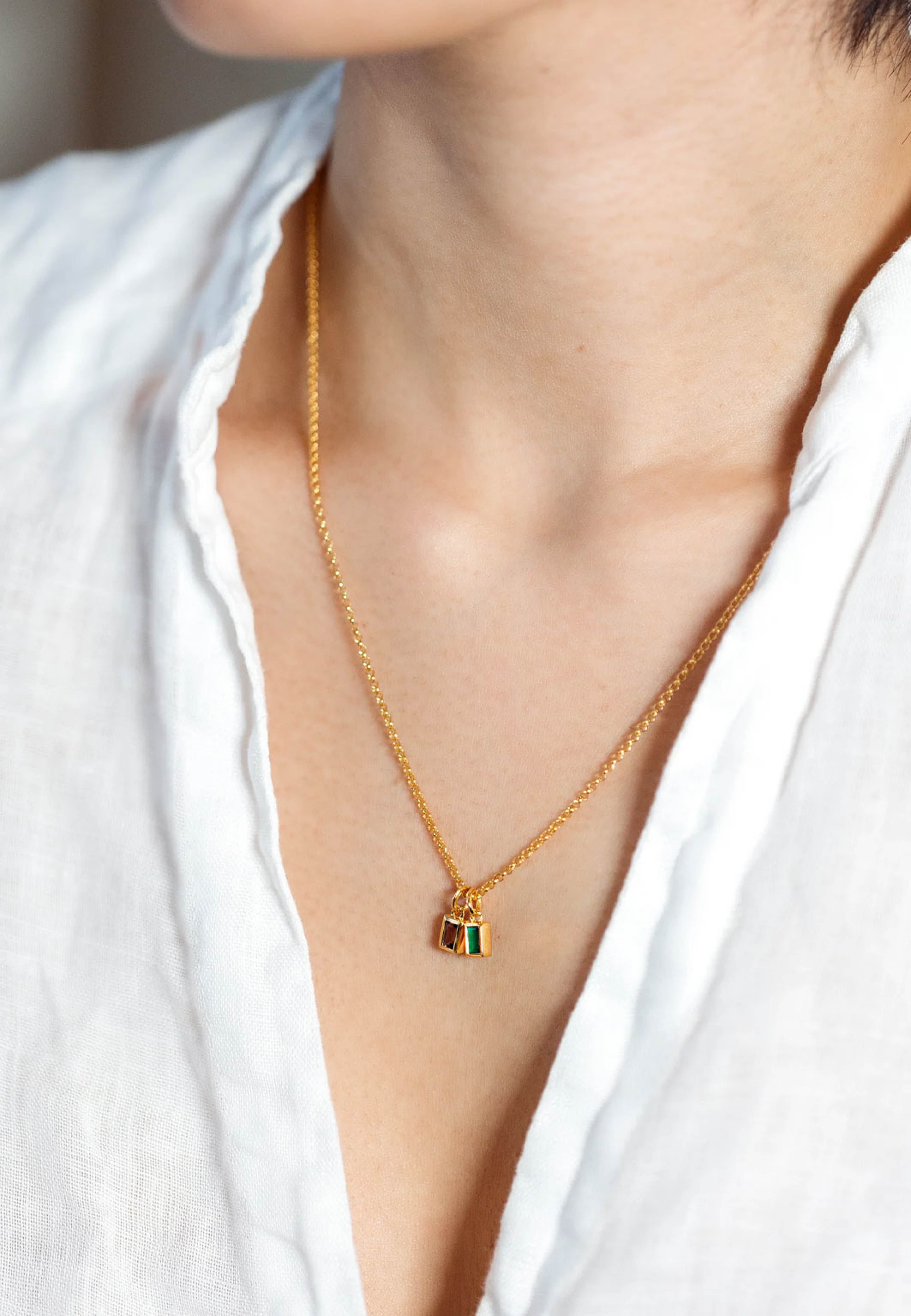 Beloved Square Pendant, från Syster P, i färgen Gold Green Onyx. Klicka för att öppna bilden i stort format