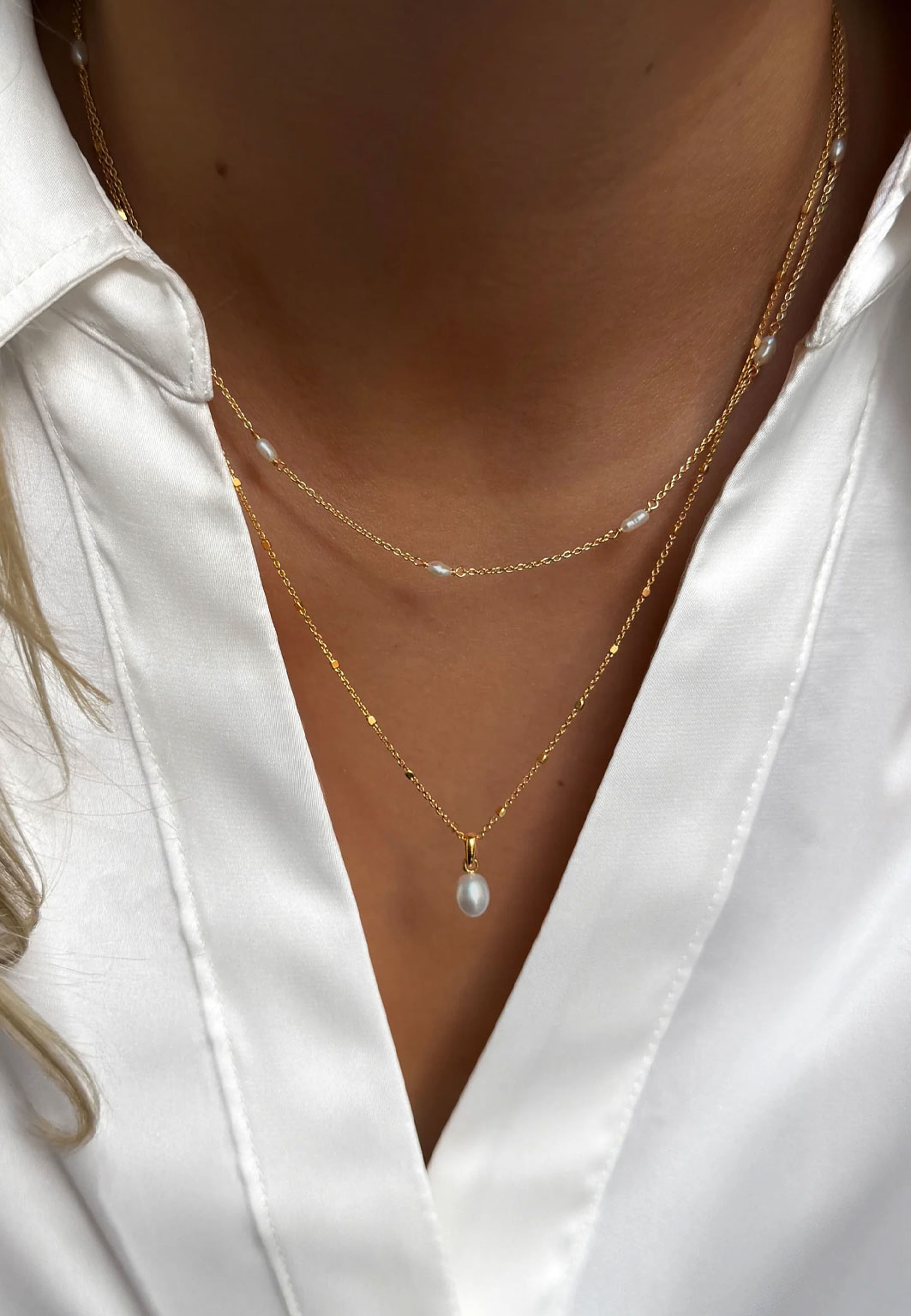 Treasure Single Pearl Necklace, från Syster P, i färgen Gold. Klicka för att öppna bilden i stort format