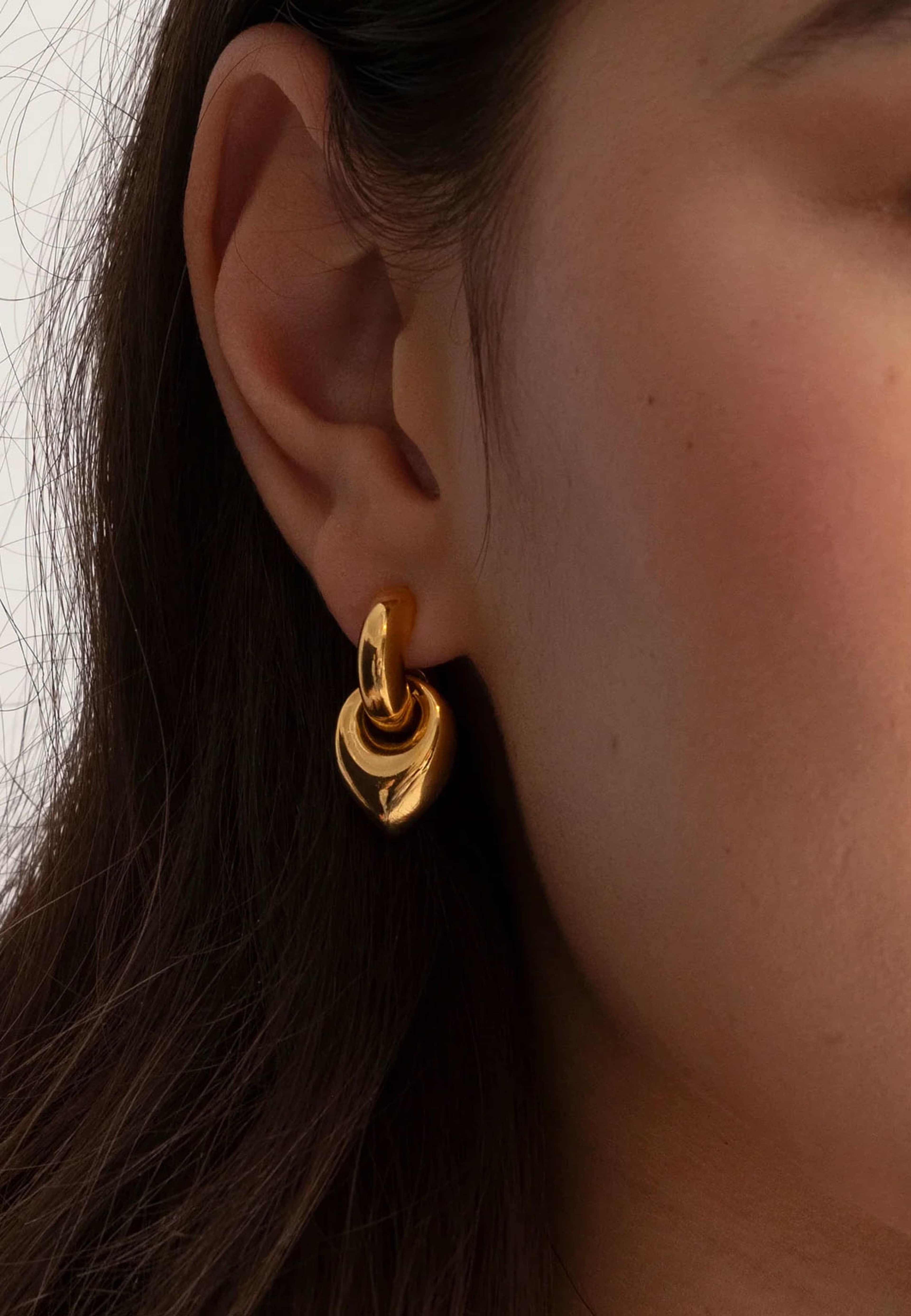 Melinda Earrings, från Syster P, i färgen Gold. Klicka för att öppna bilden i stort format