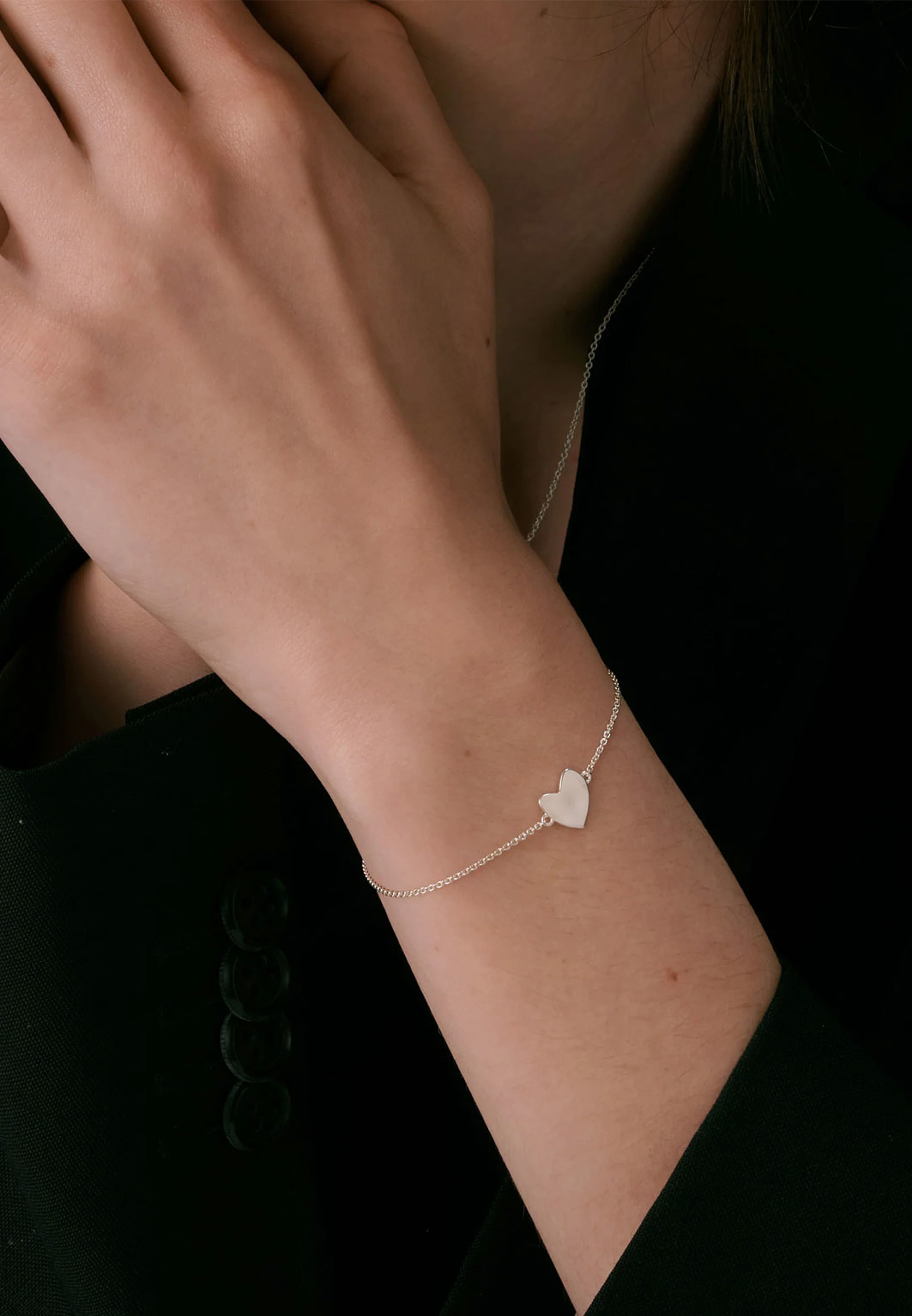 Friends Heart Bracelet, från Syster P, i färgen Silver. Klicka för att öppna bilden i stort format