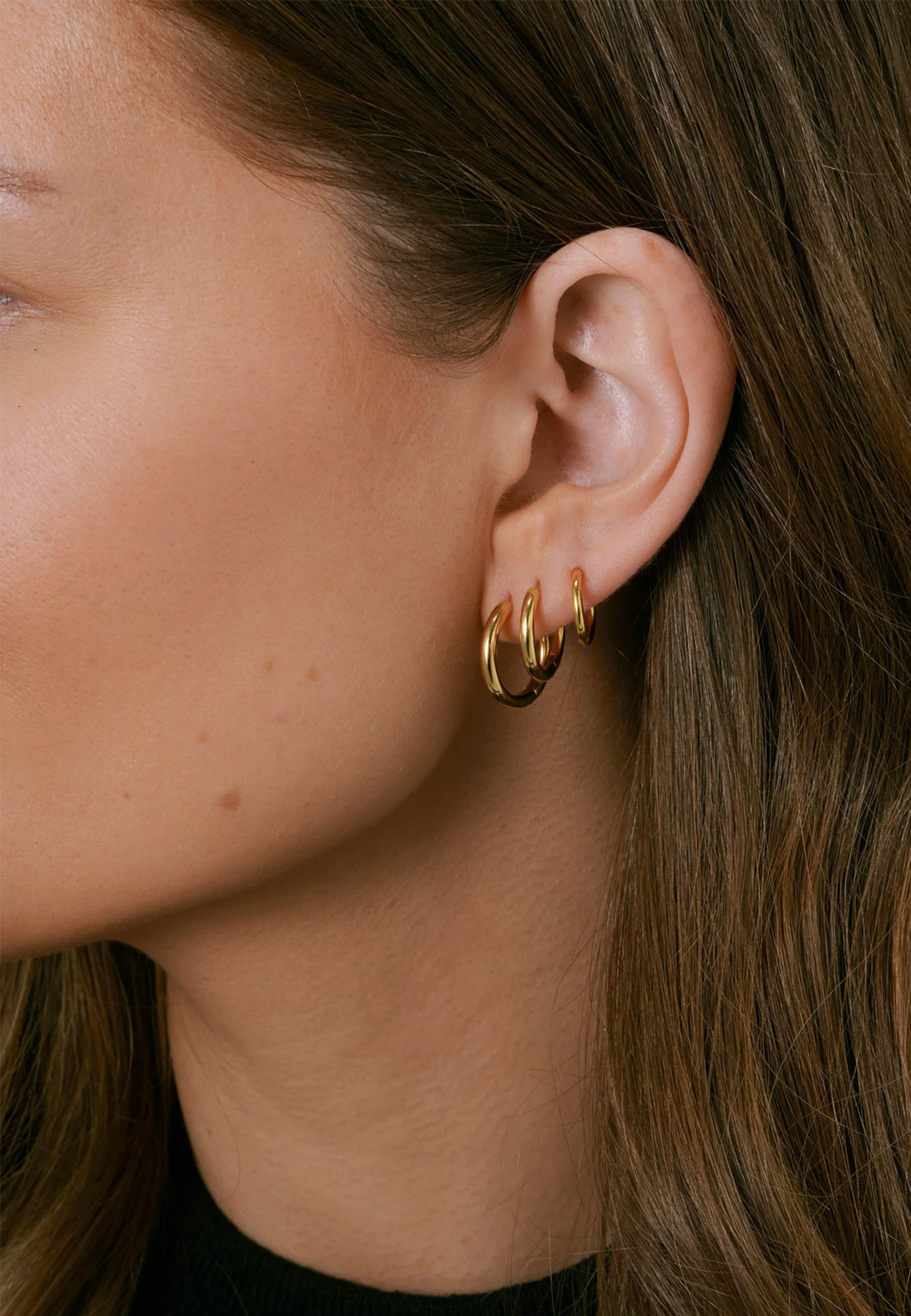 Beloved Fat Big Hoops, från Syster P, i färgen Gold. Klicka för att öppna bilden i stort format
