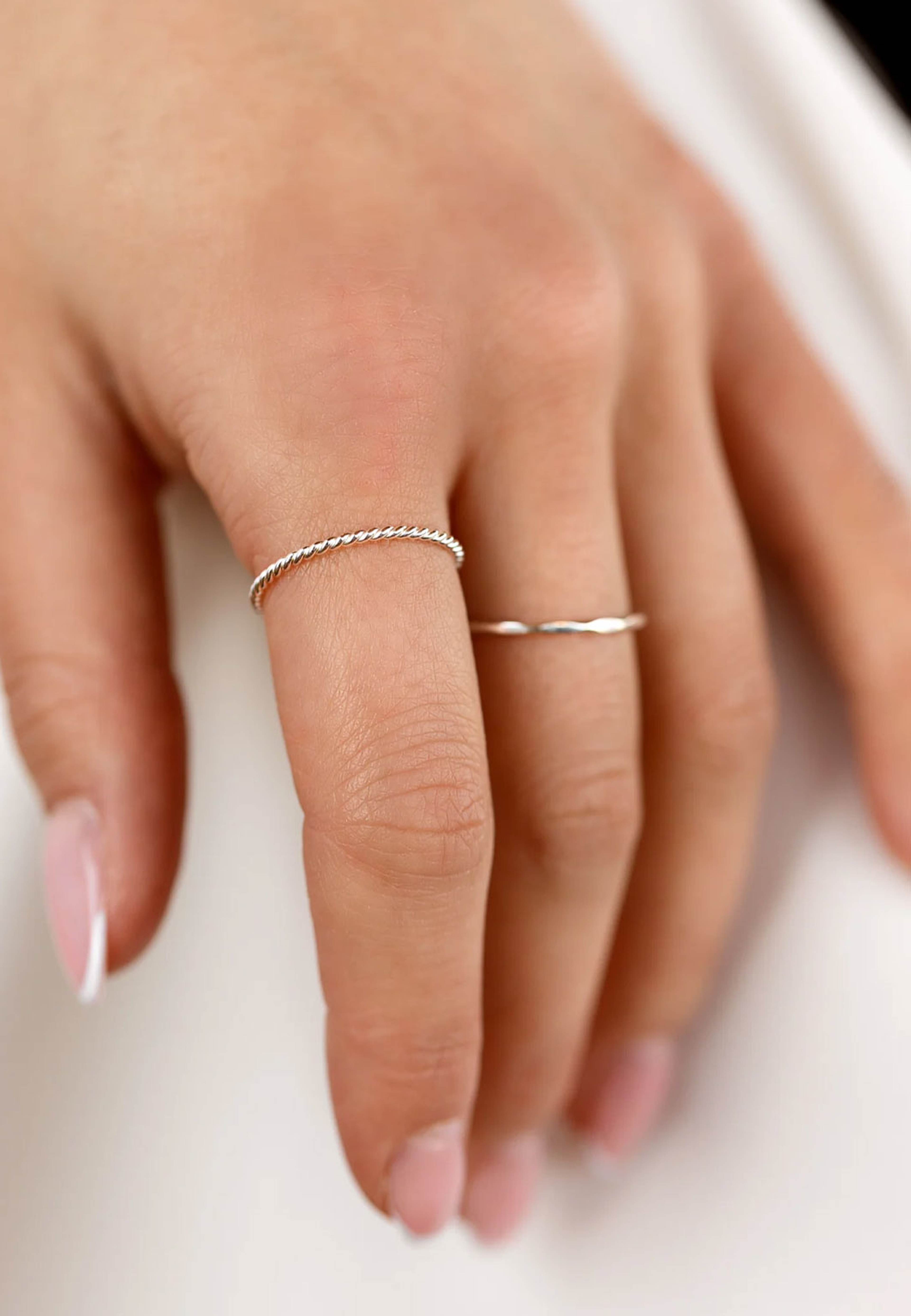 Tiny Twisted Ring 6, från Syster P, i färgen Silver. Klicka för att öppna bilden i stort format