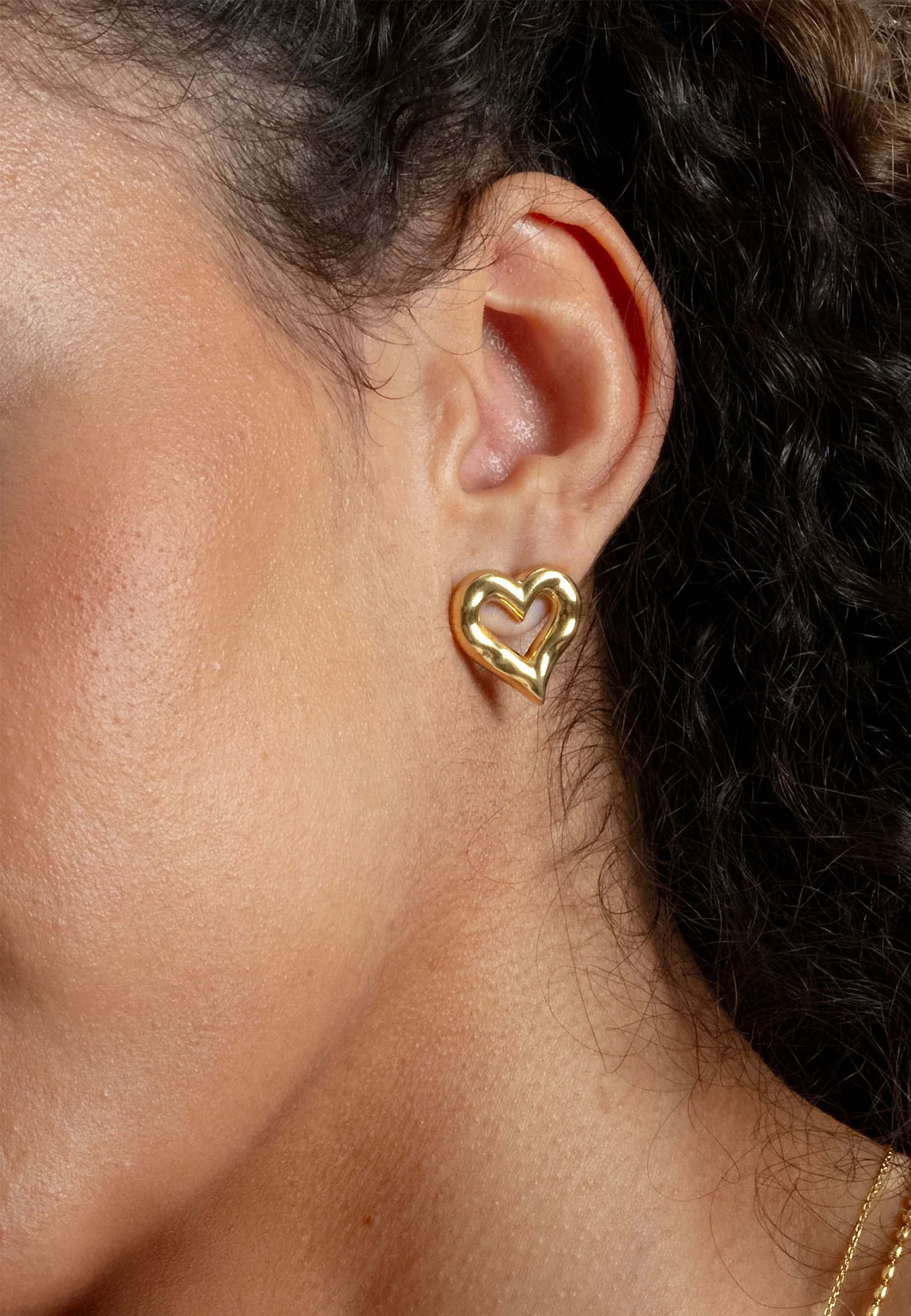 Puff Heart Earrings, från Syster P, i färgen Gold. Klicka för att öppna bilden i stort format