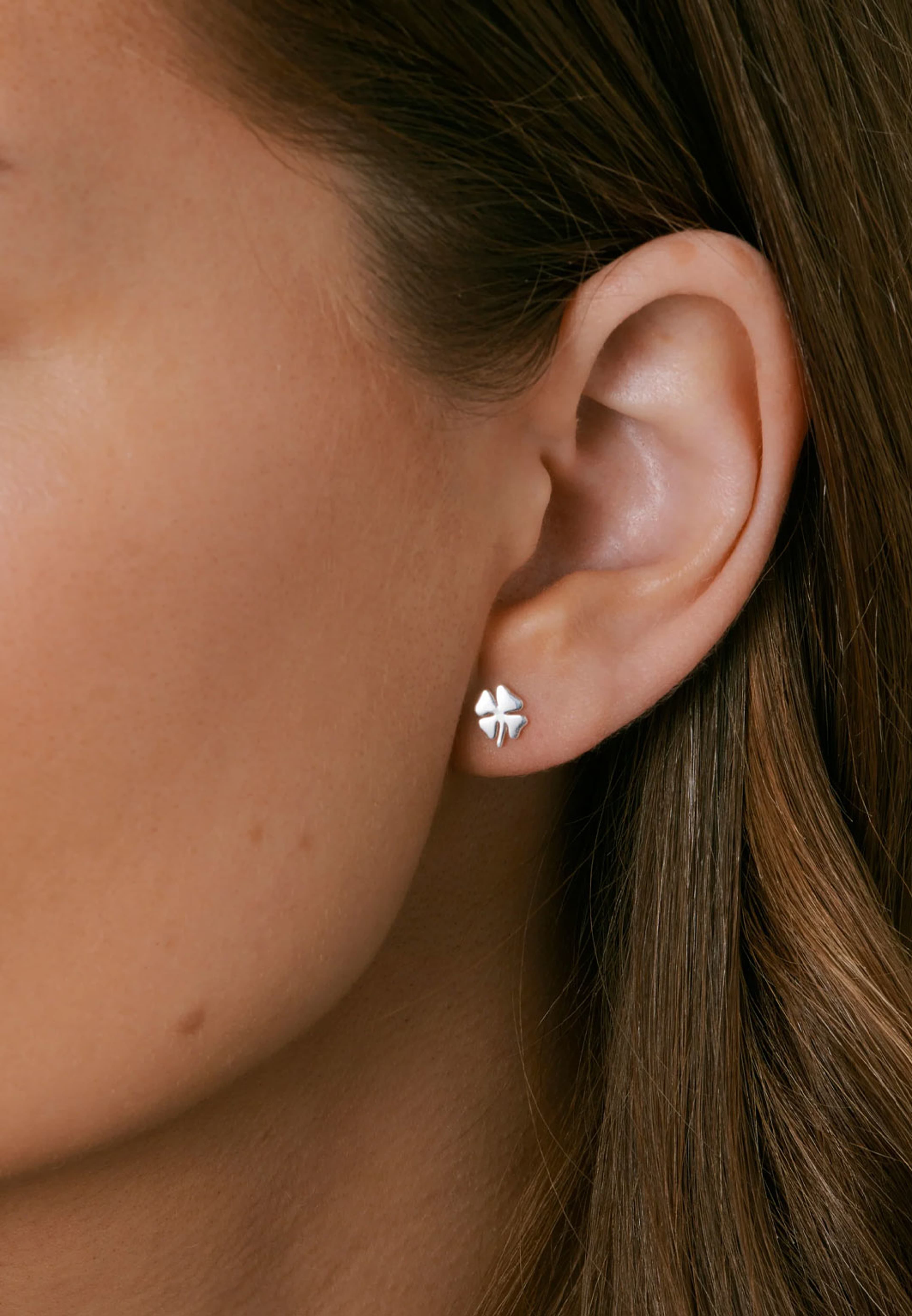 Bring Me Luck Stud Earrings, från Syster P, i färgen Silver. Klicka för att öppna bilden i stort format
