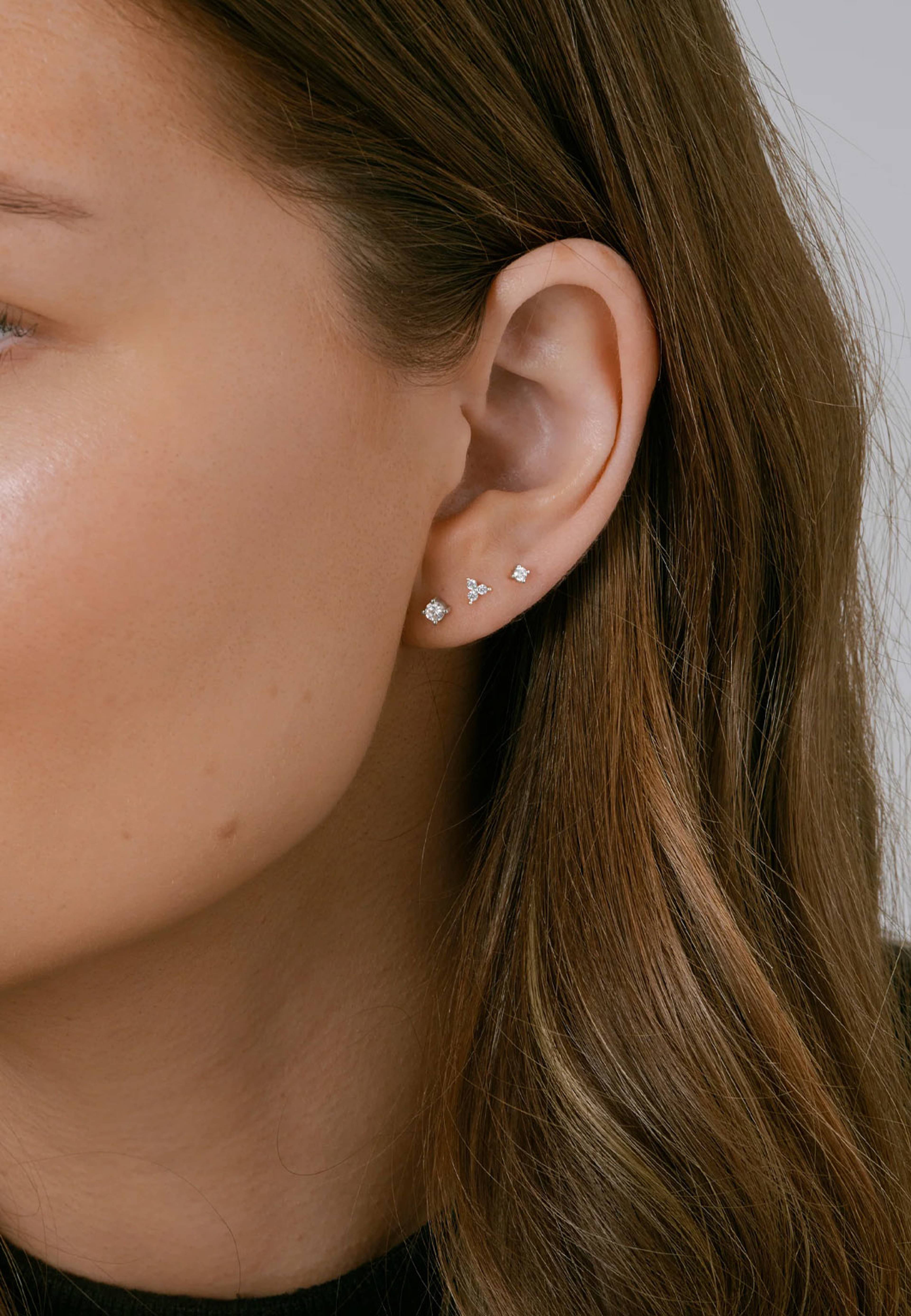 Celestia Triple Stone Studs, från Syster P, i färgen Silver. Klicka för att öppna bilden i stort format