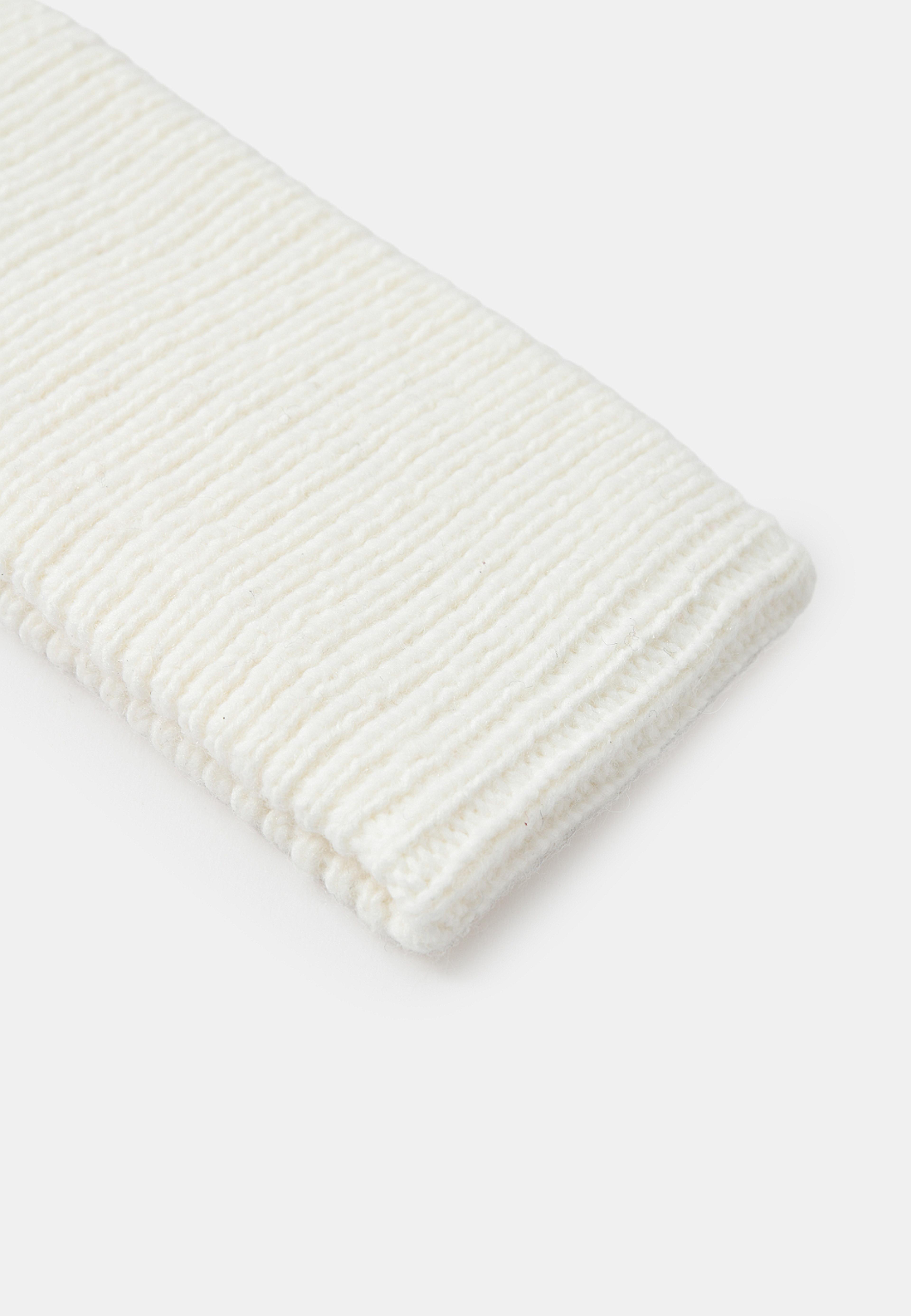 Ribbstickat pannband ANNIE, från Å WOMAN, i färgen White. Klicka för att öppna bilden i stort format