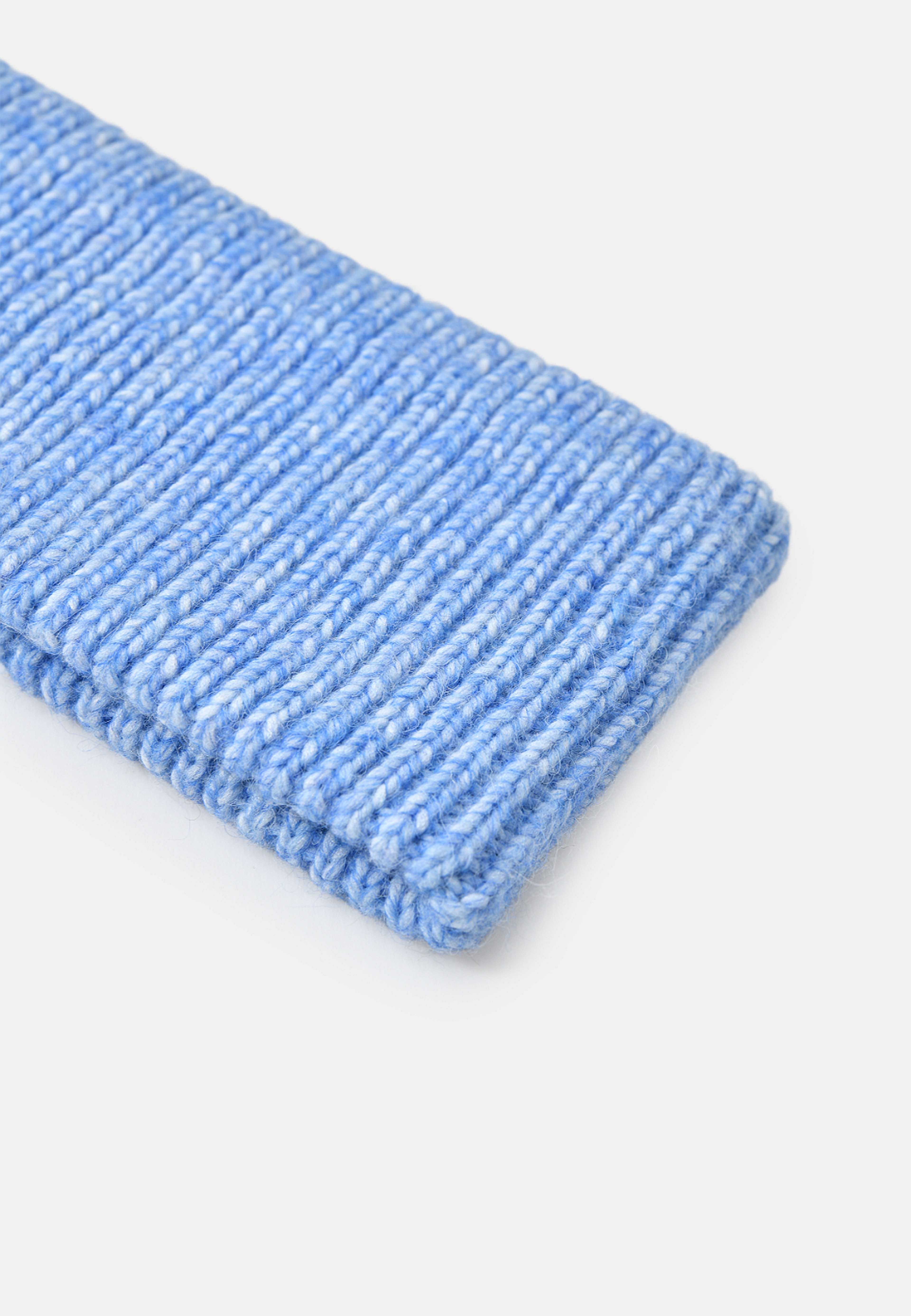 Ribbstickat pannband ANNIE, från Å WOMAN, i färgen Blue. Klicka för att öppna bilden i stort format