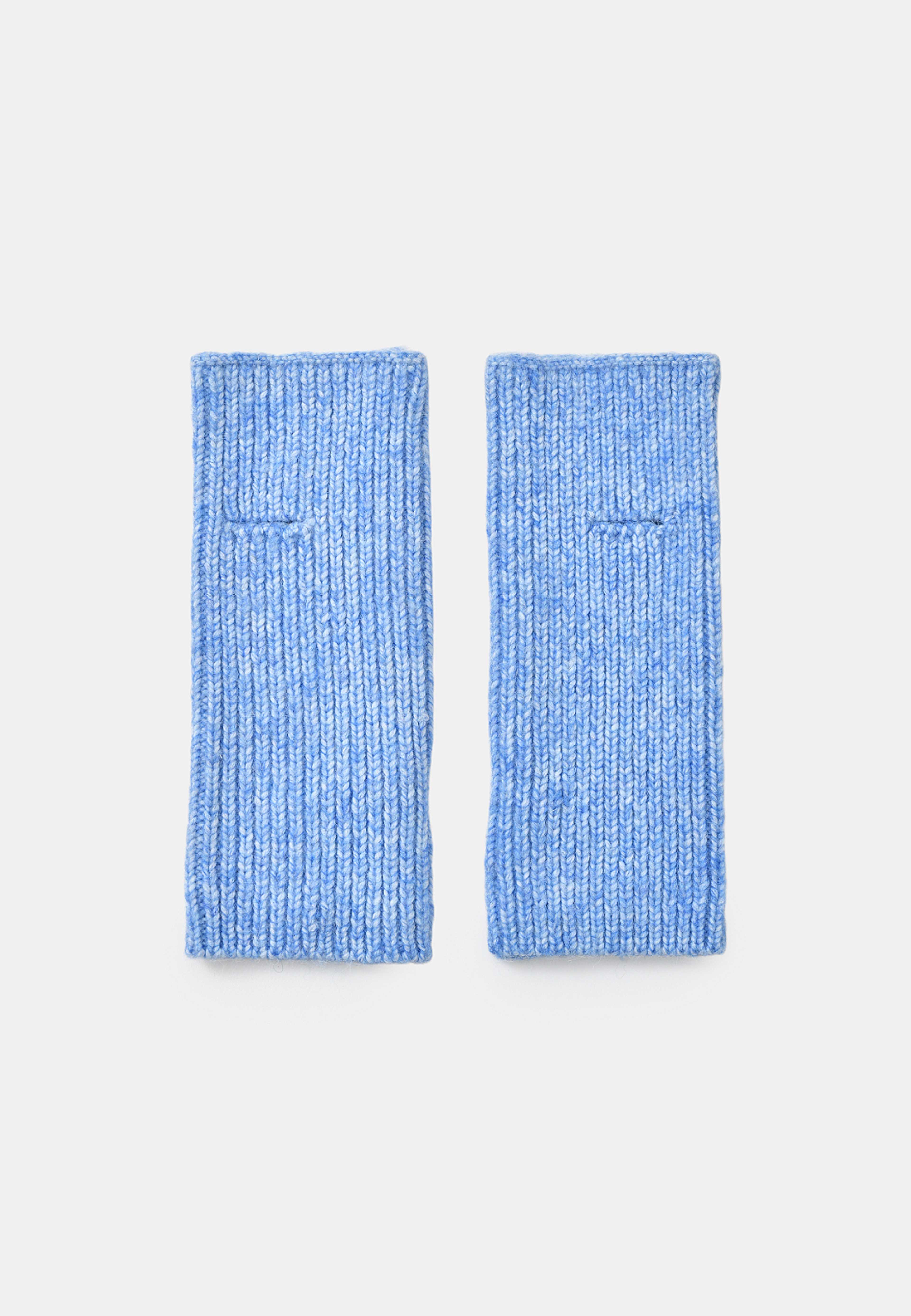Ribbstickade handledsvärmare ANNIE, från Å WOMAN, i färgen Blue. Klicka för att öppna bilden i stort format