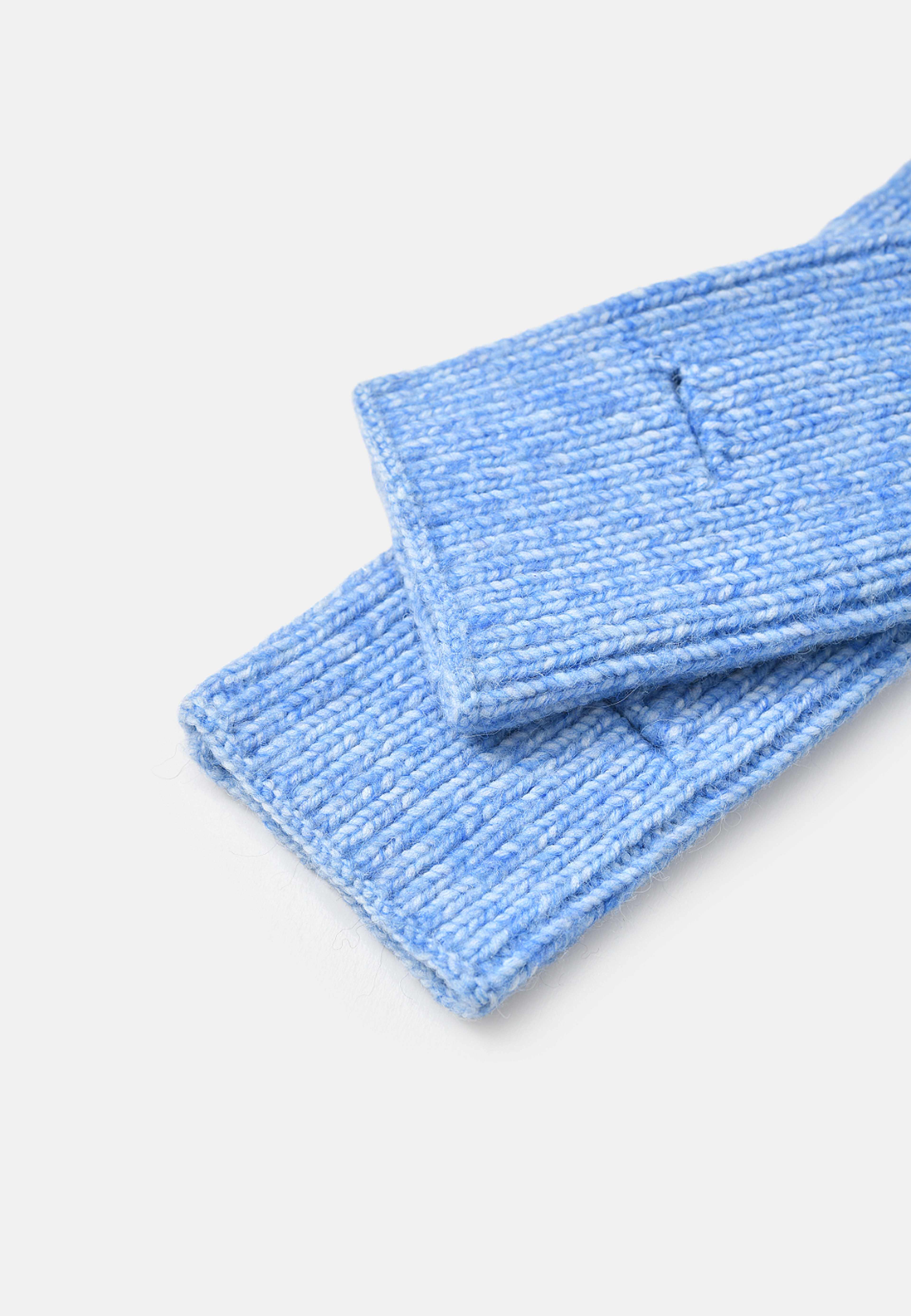 Ribbstickade handledsvärmare ANNIE, från Å WOMAN, i färgen Blue. Klicka för att öppna bilden i stort format