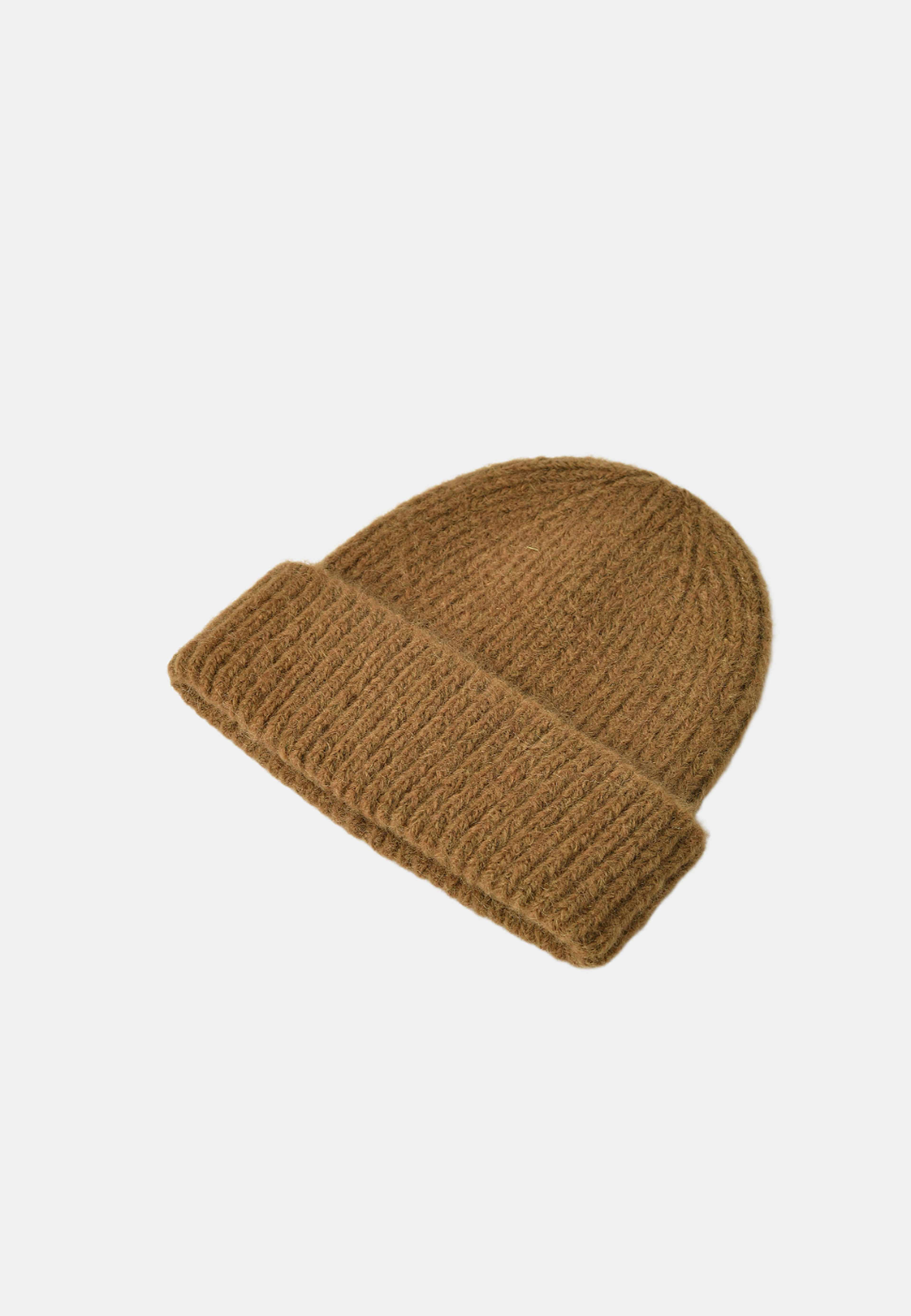 Mössa i ull- och mohairmix ELSY, från Wera, i färgen Olive. Klicka för att öppna bilden i stort format