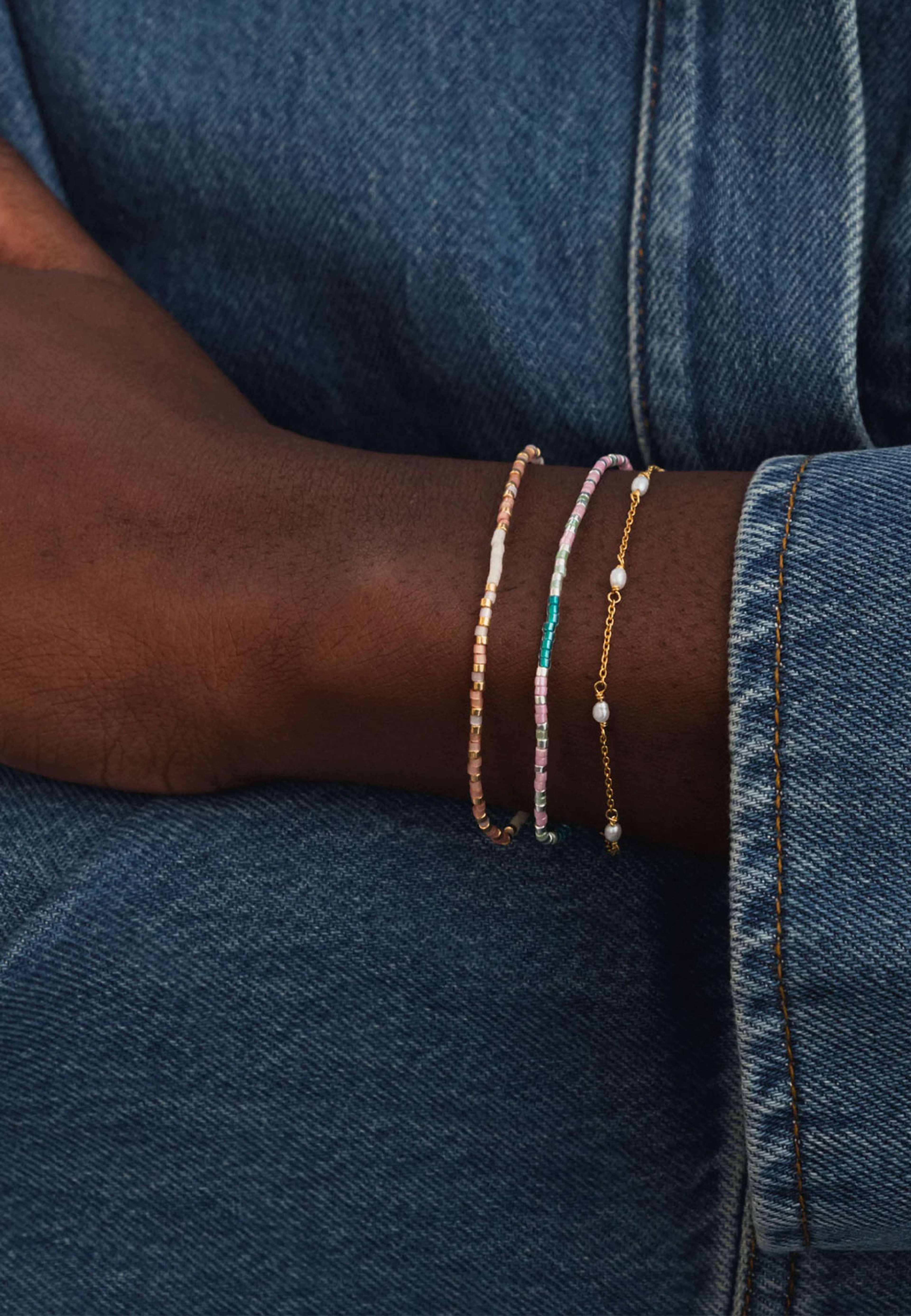 Code bracelet, från Syster P, i färgen Stay Strong Silver. Klicka för att öppna bilden i stort format