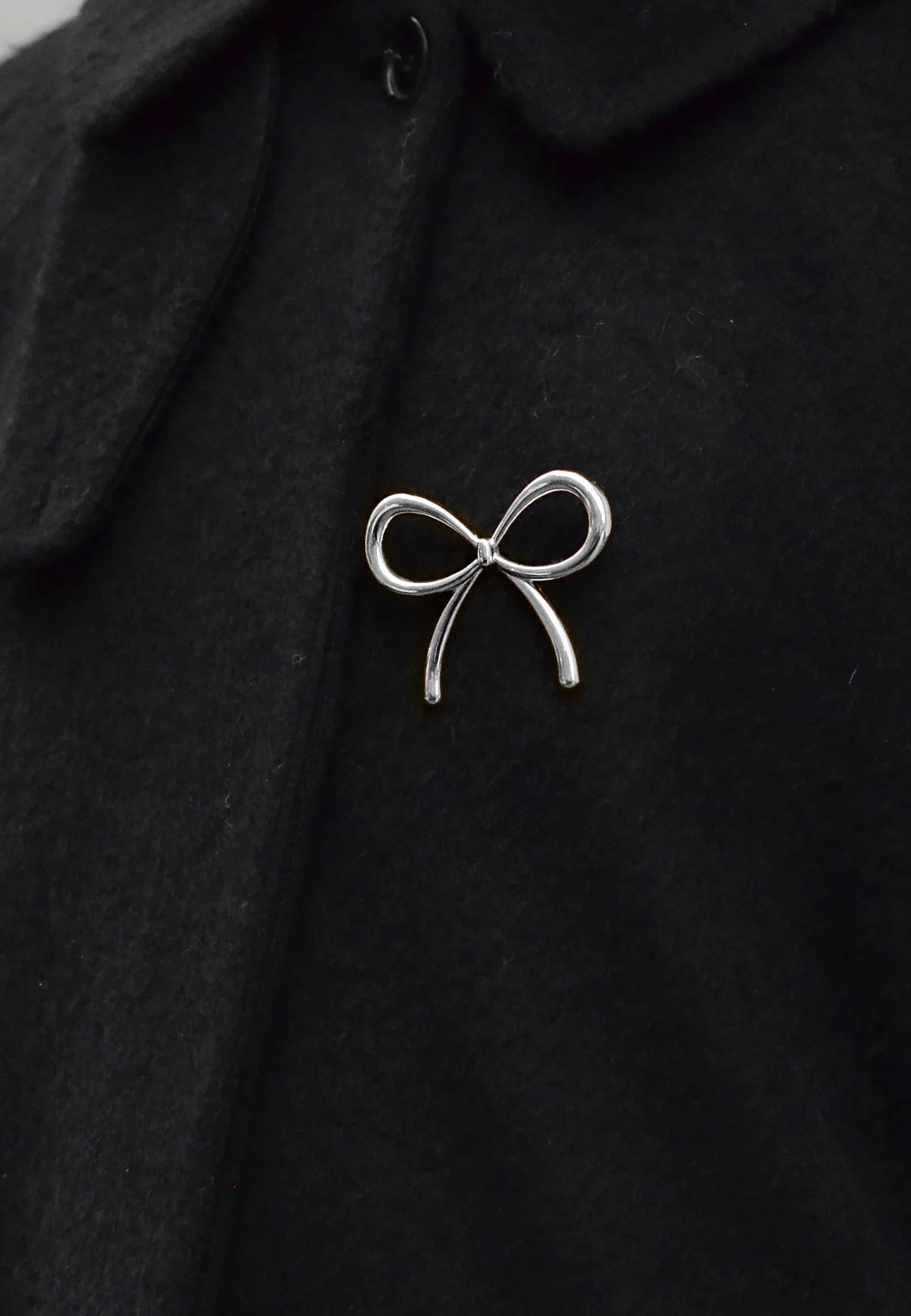 Ana Brooch, från Syster P, i färgen Silver. Klicka för att öppna bilden i stort format