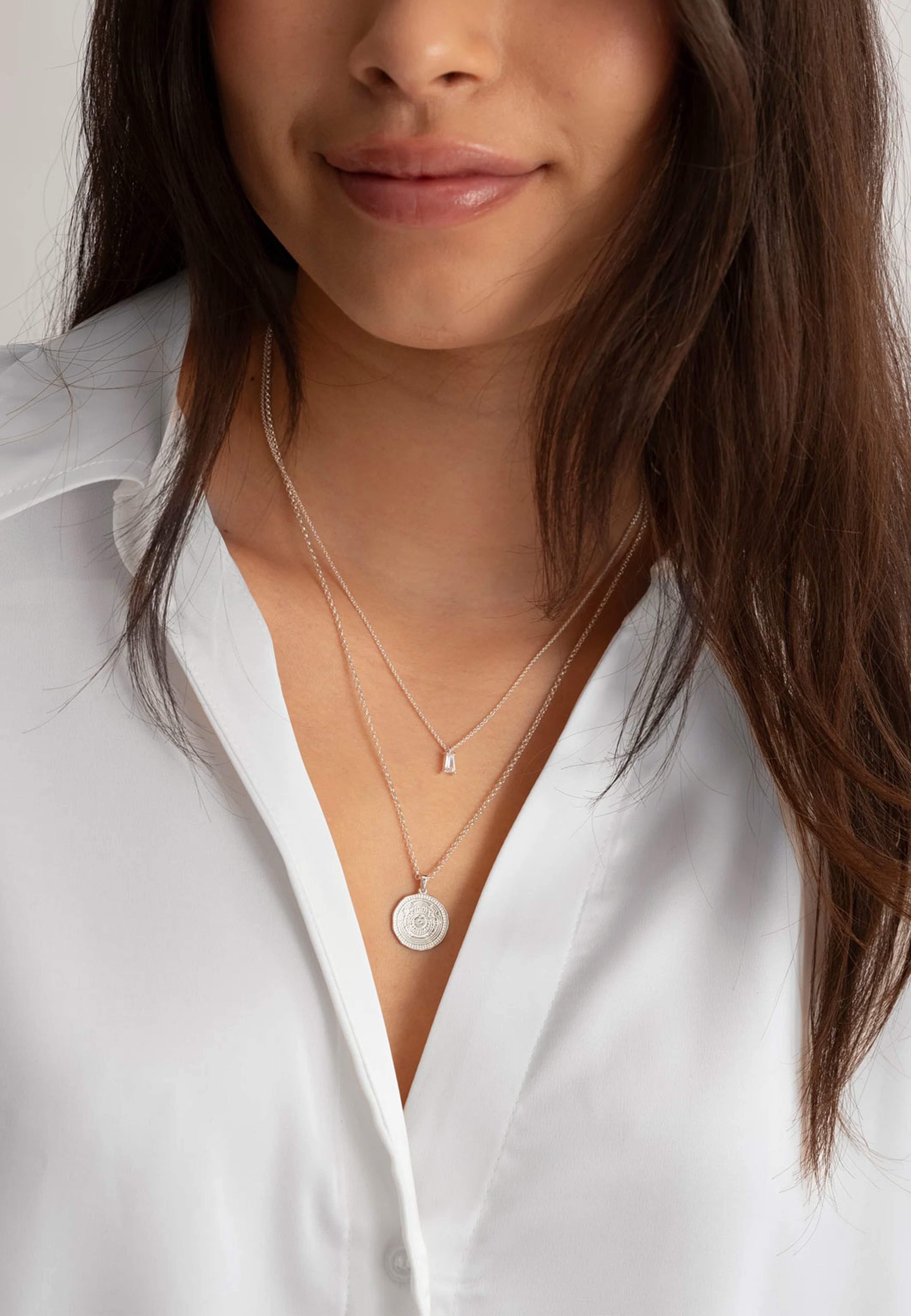 Lucky Coin Navigate Necklace, från Syster P, i färgen Silver. Klicka för att öppna bilden i stort format