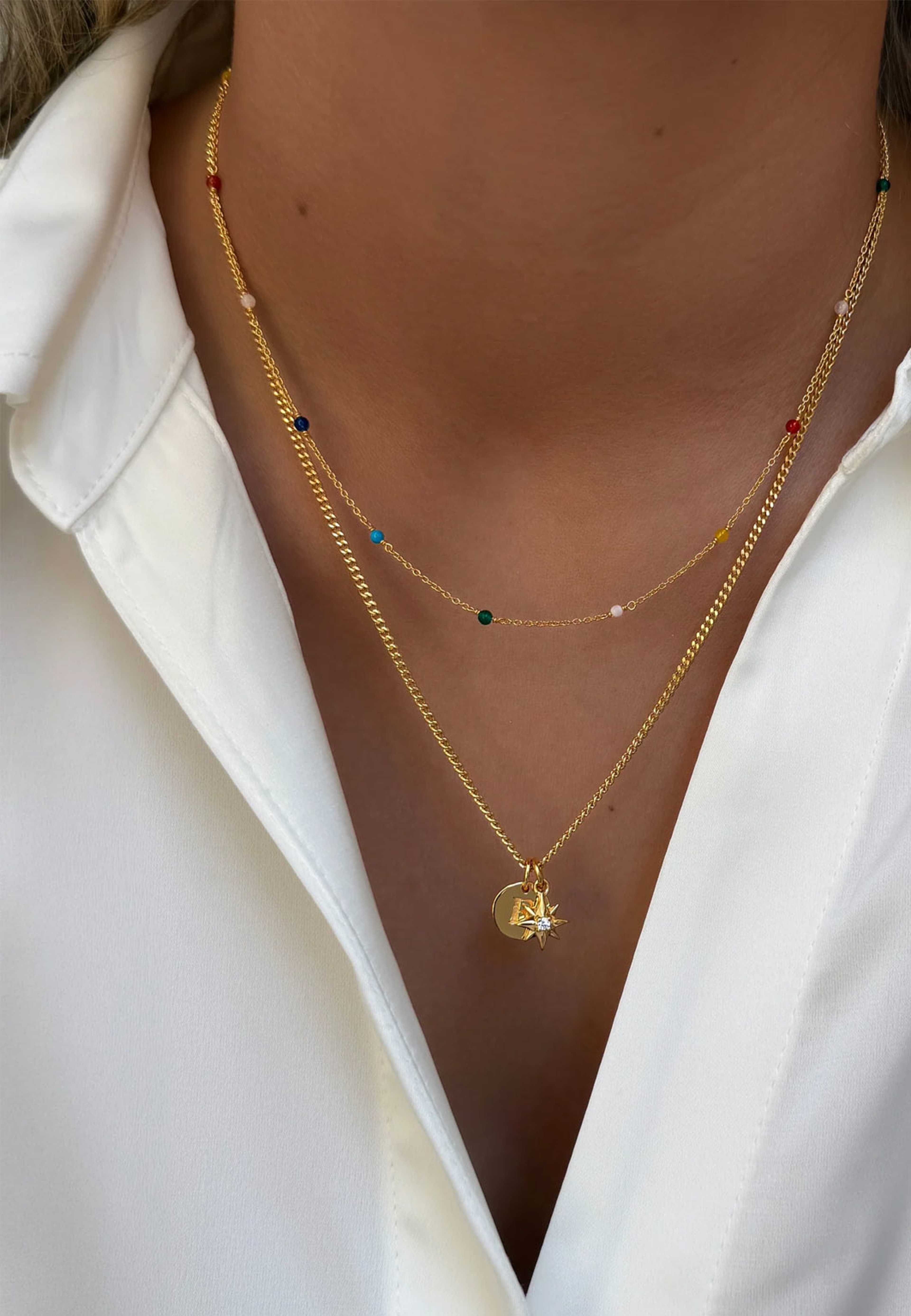 Beloved Compass Star Pendant Pendants, från Syster P, i färgen Gold. Klicka för att öppna bilden i stort format